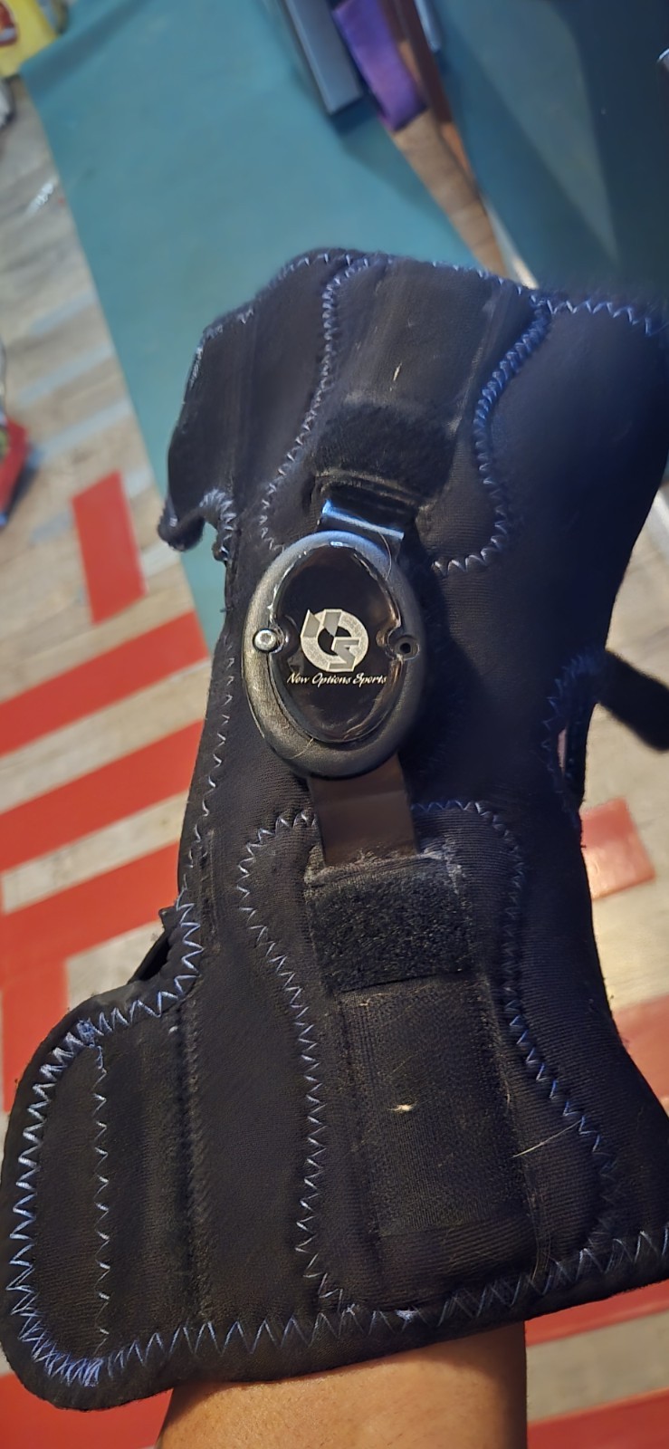 NEW OPTIONS KC64-NOS Medium Sports Knee Mate Support NOS Hinge.