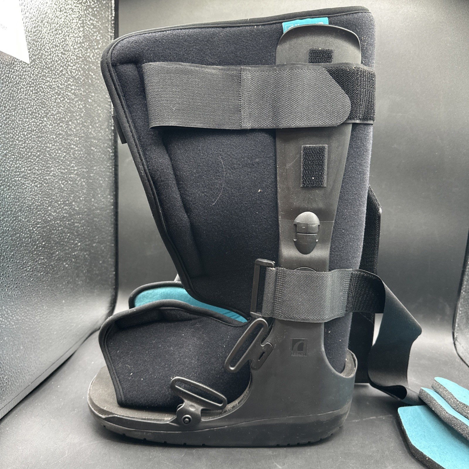 OSSUR W0600BLK Equalizer Walker Medium Walking Boot Black M 7.5-10.5 W 8.5-11.5