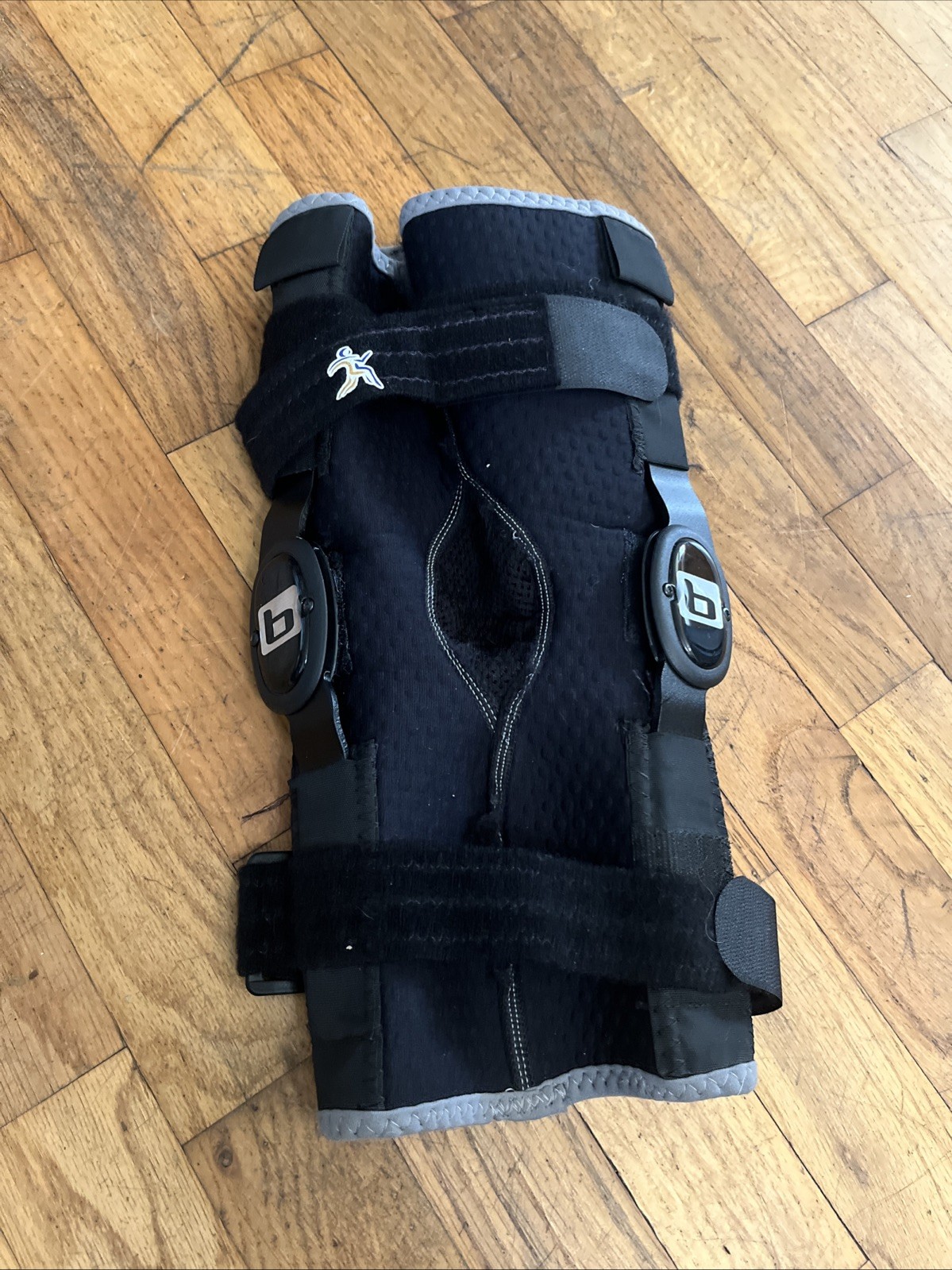 Bledsoe Crossover Hinged Knee Brace Injury Post Op Adjustable Breathable Large