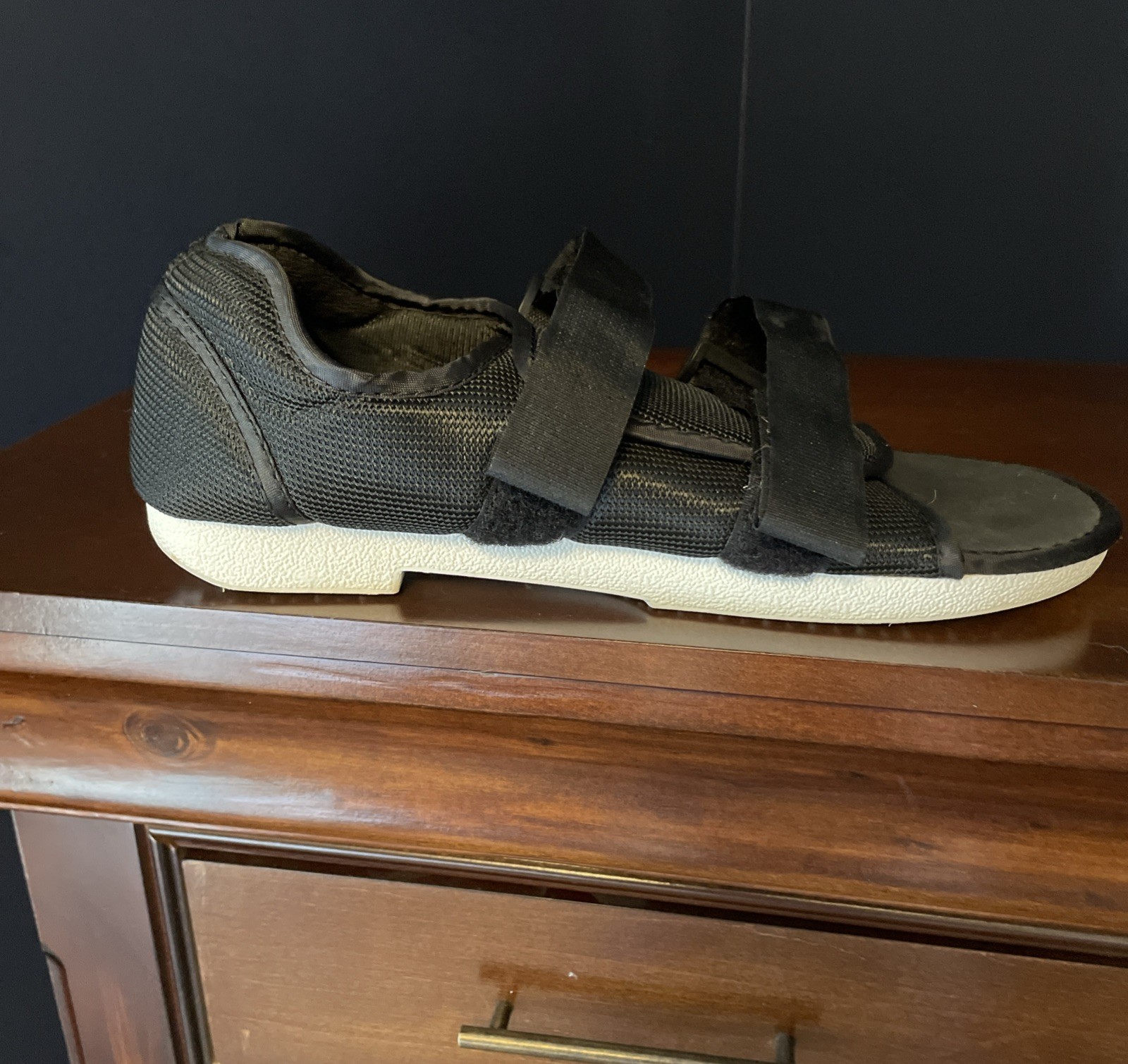 Medical Post Op Walking Shoe Women’s Size 9.5
