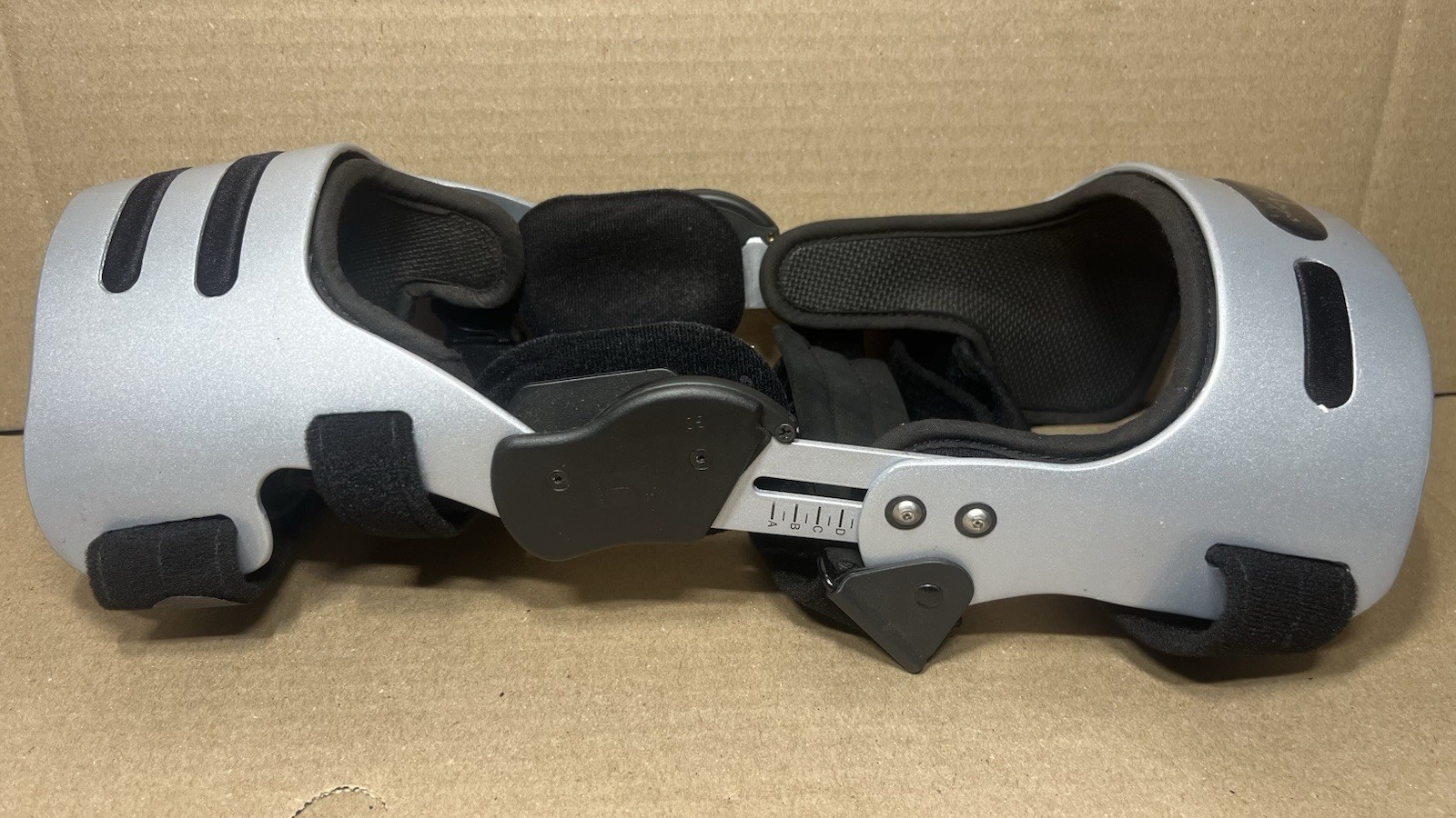 RIGHT LARGE Ossur Oasys Carticare Knee Brace Adjustable Gray Silver