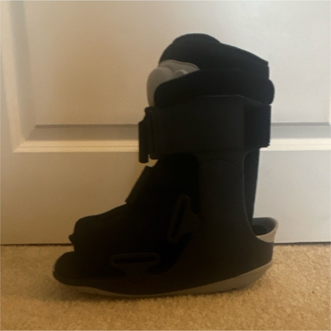 Ovation Medical Short Pneumatic Walker Boot Black Adjustable Size M 10105