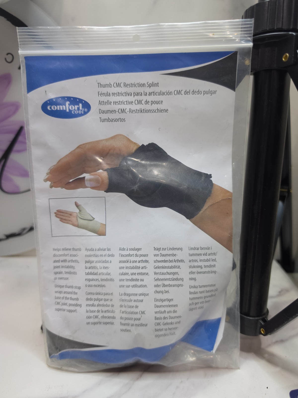 Comfort Cool Thumb CMC Restriction Splint Black, Right, Small, NC79563