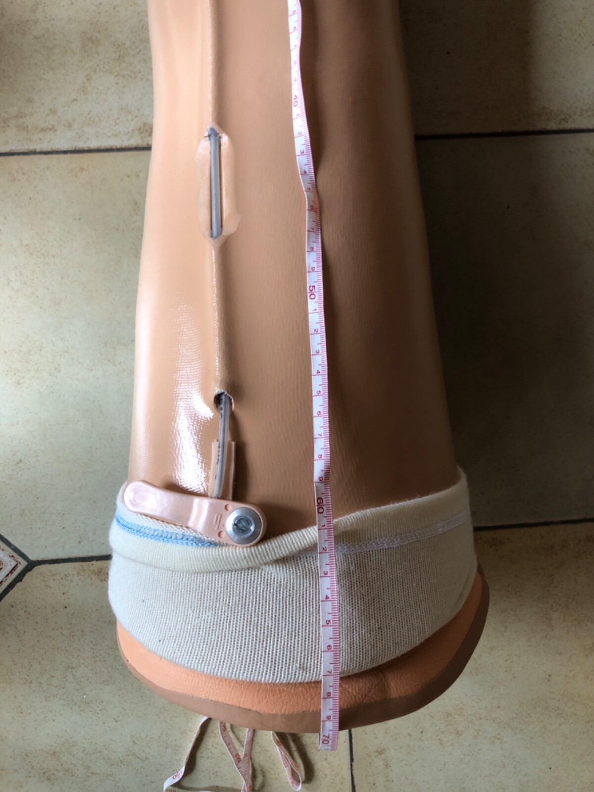 Monoblock prosthetic leg (right) + join with latch