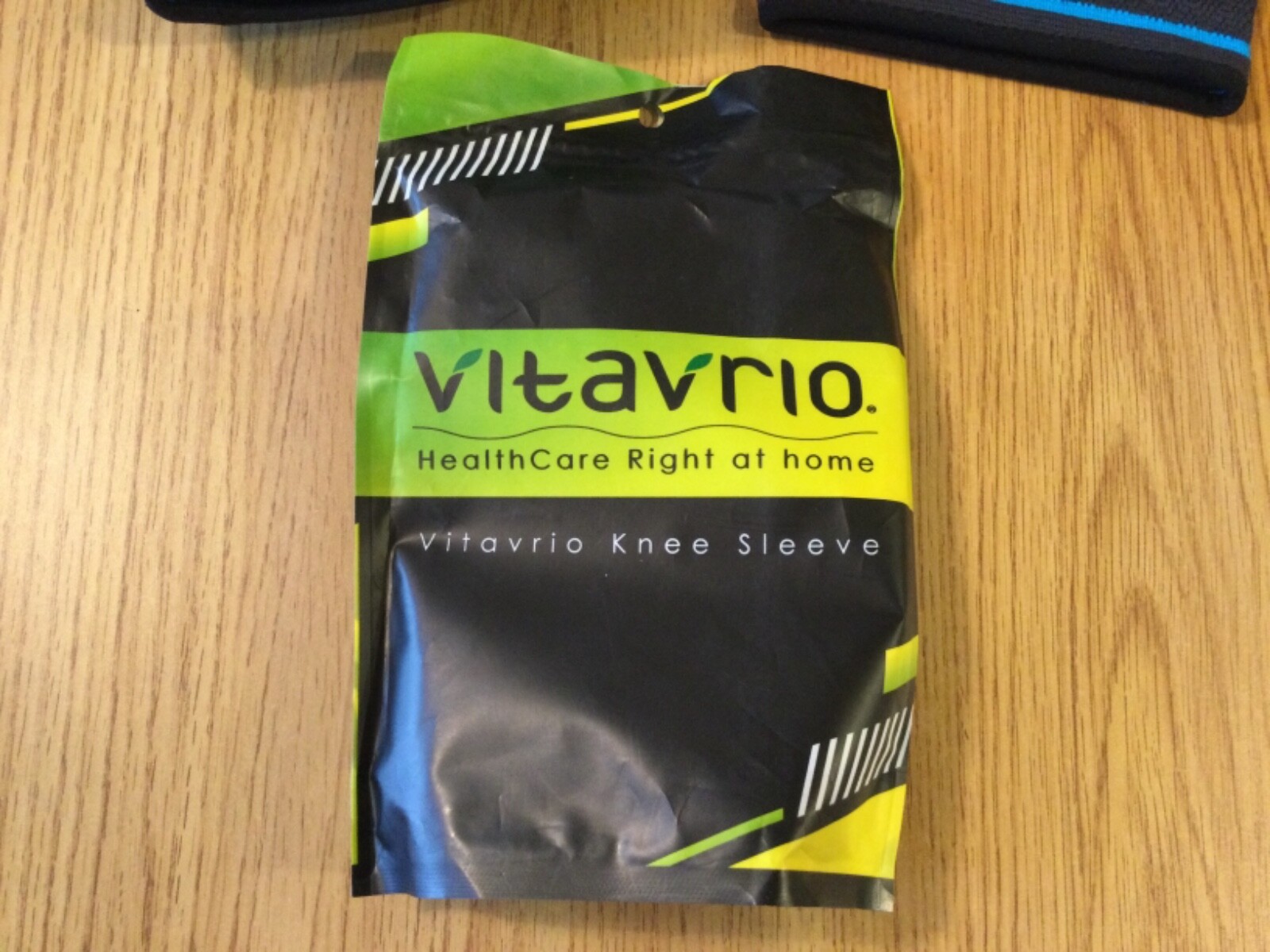 Vitavrio Fitness Compression Knee Sleeves Non-slip Elastic Breathable Support L