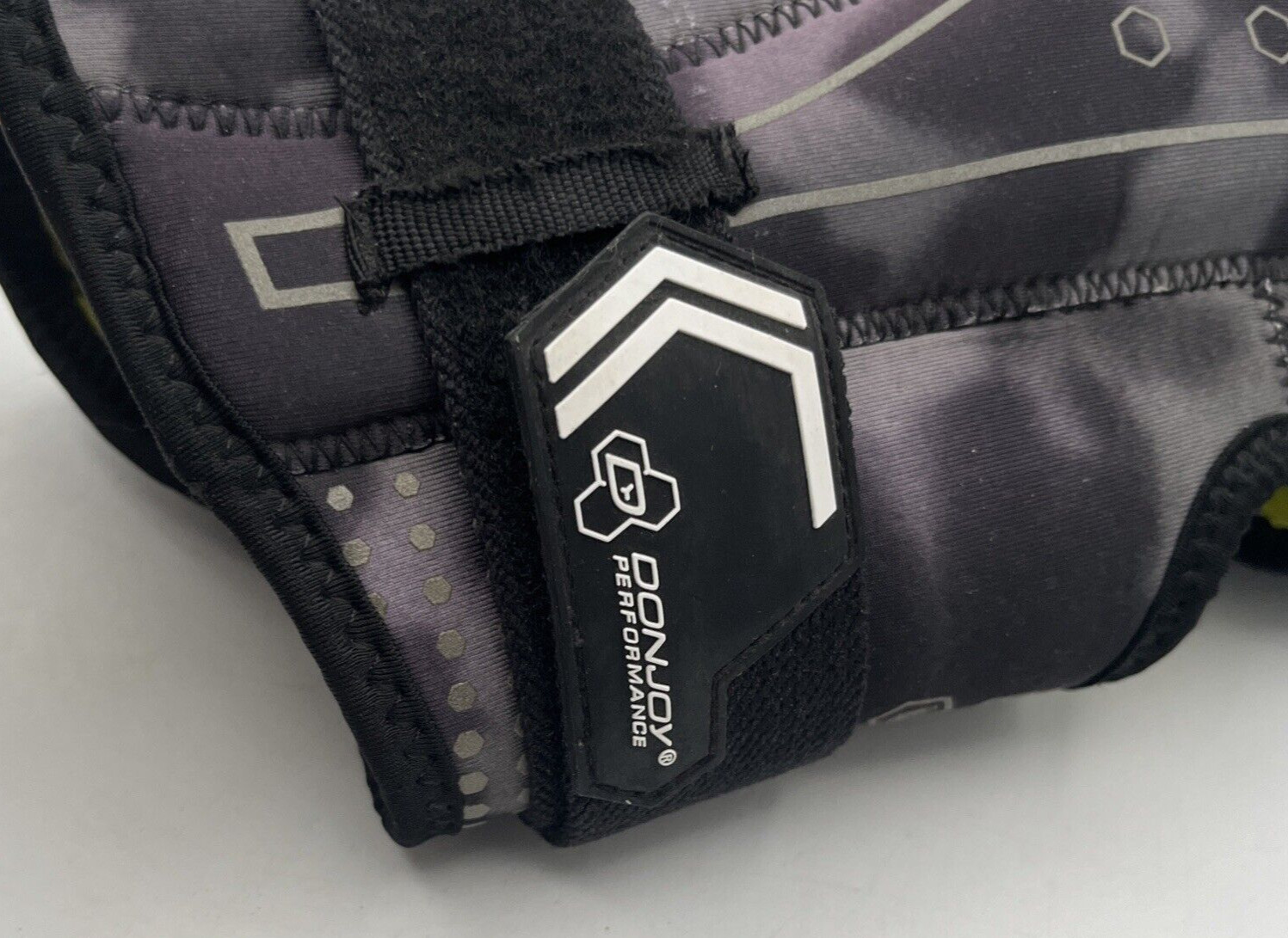 DonJoy Performance Bionic Knee Support Brace Camo Medium M Neoprene Nylon