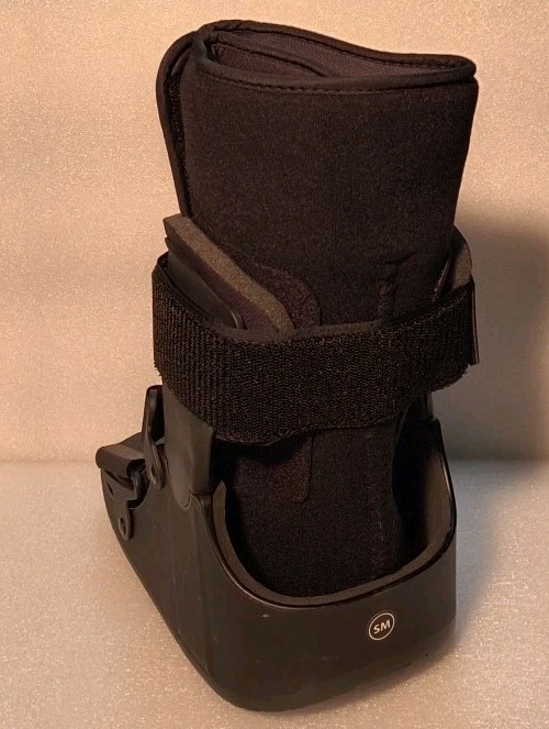 United Ortho Short Air Cam Walker Fracture Boot, Small USA 14113 Black