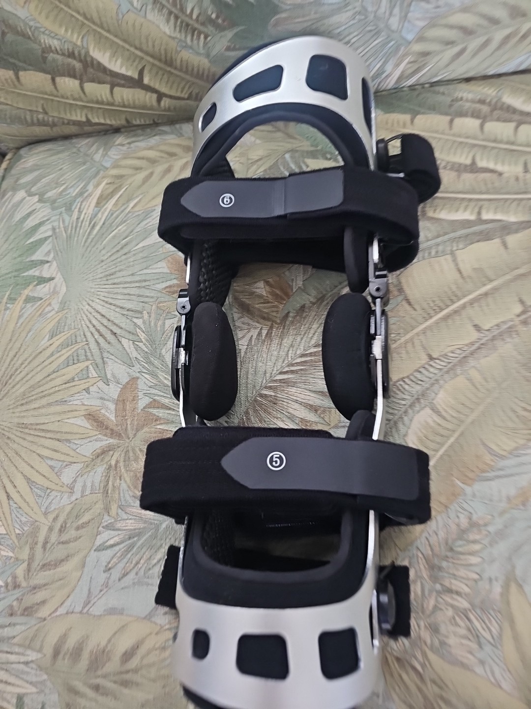 ISO Preferred OA Dual Upright ROM Hinge Knee Brace Medium Left ISO-KN221L