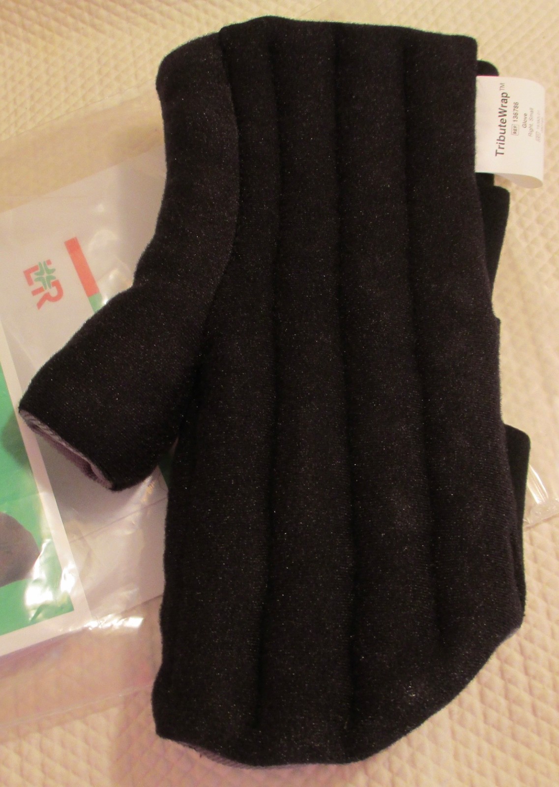 L&R Tribute Wrap Black Glove w/Liner Right Small – NEW!