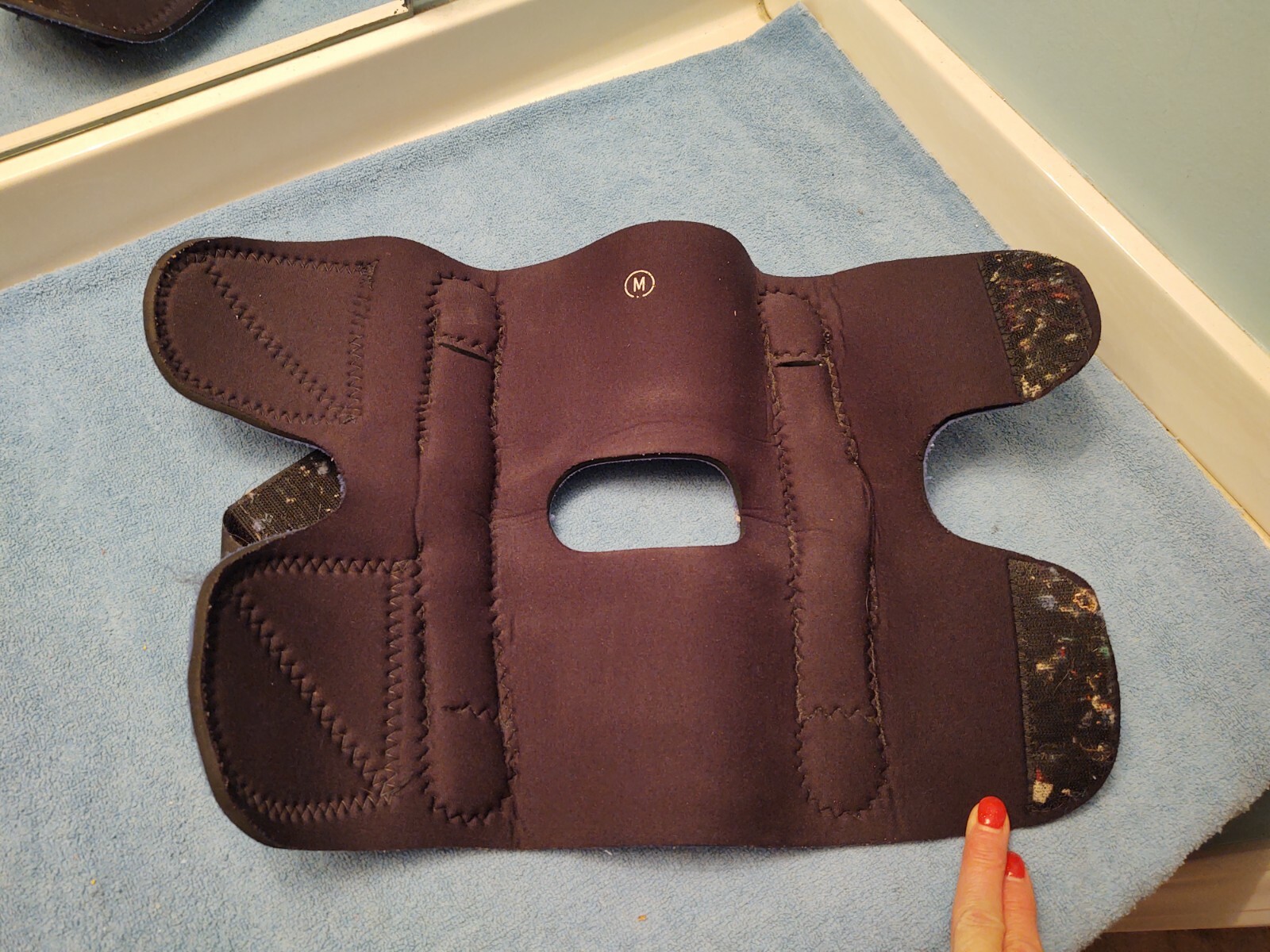 Knee Brace size M Blue & Black Adjustable, Stretchable, Easy Closure & Straps