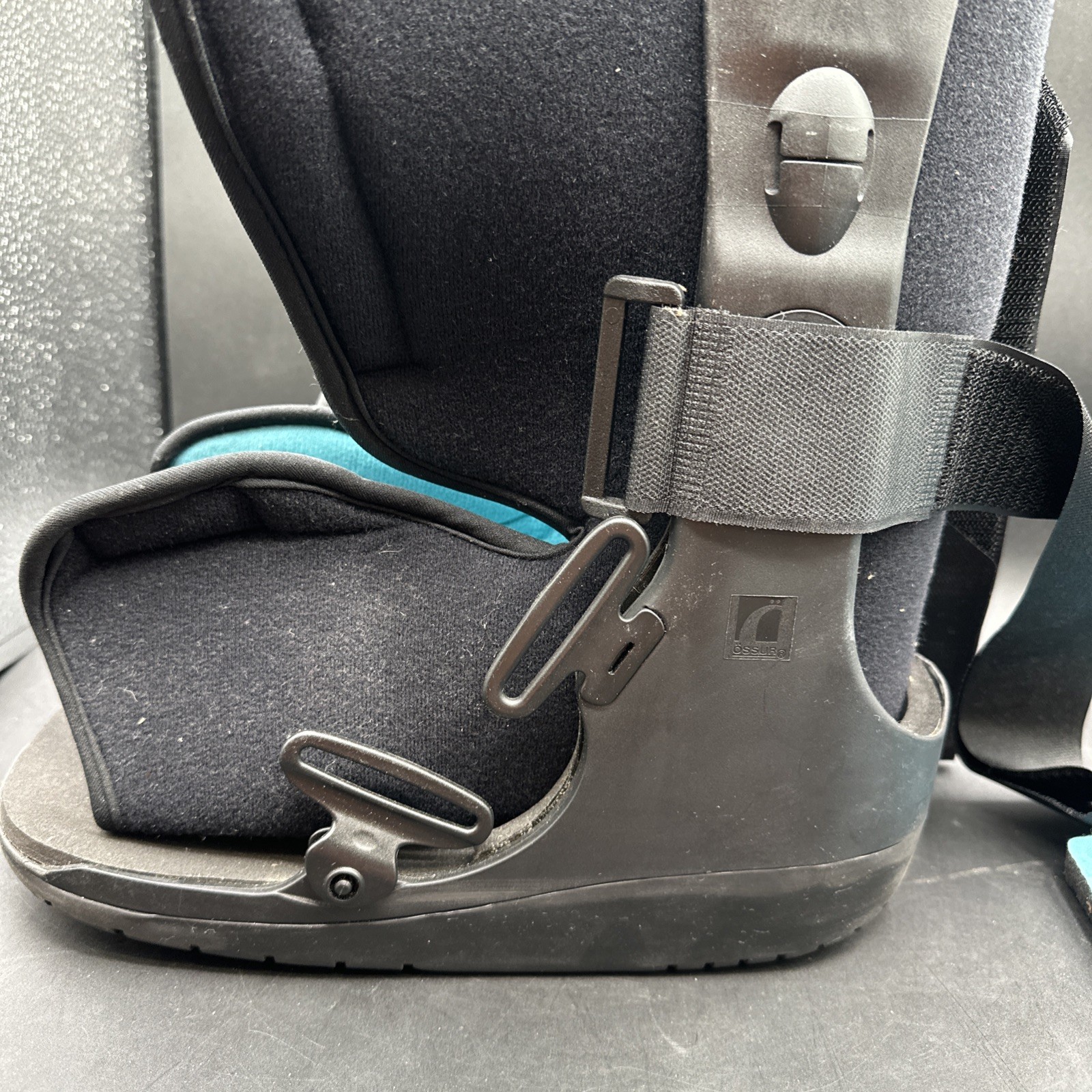 OSSUR W0600BLK Equalizer Walker Medium Walking Boot Black M 7.5-10.5 W 8.5-11.5