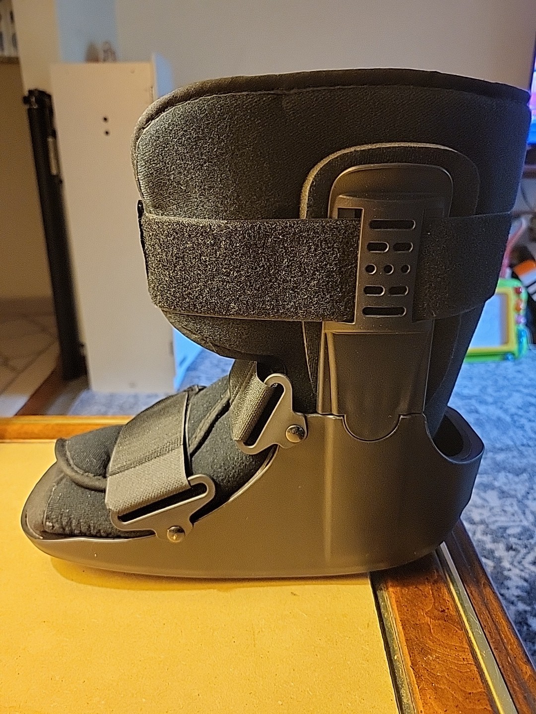 New, Inflatable Air Walking Boot W/ Non-Slip tread Adjustable Straps