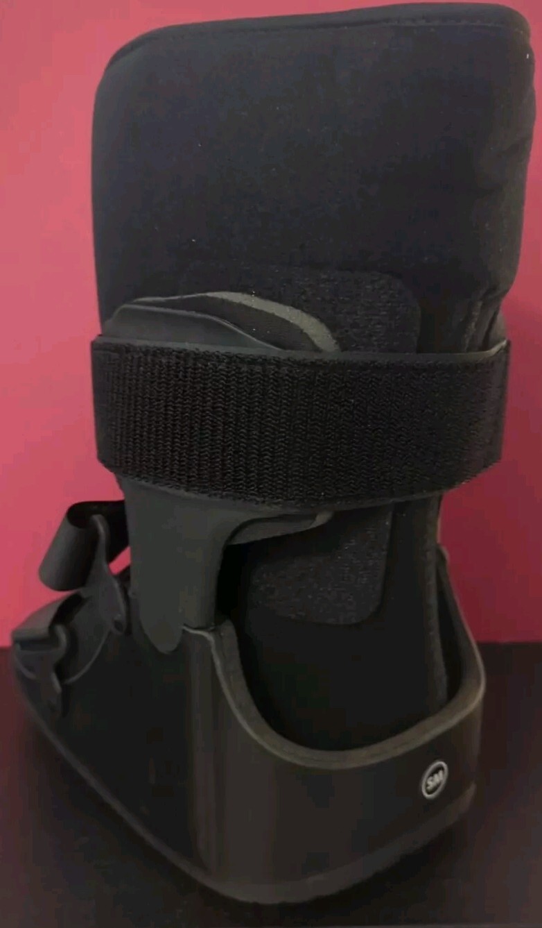 United Ortho – Short Air Cam Walker – Fracture Book – Small – Fits L/R Foot