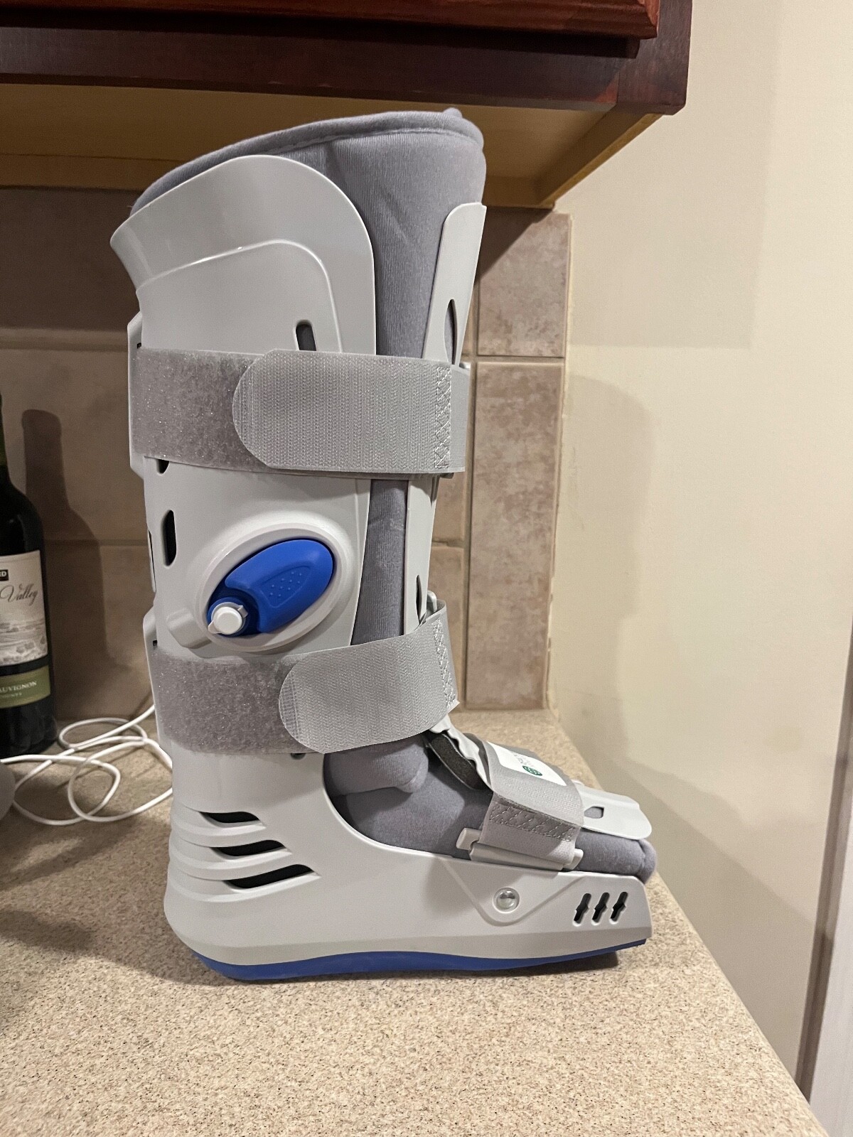 DeRoyal MEDIUM Full Shell Walker Boot w/Air Pumps – Stabilization