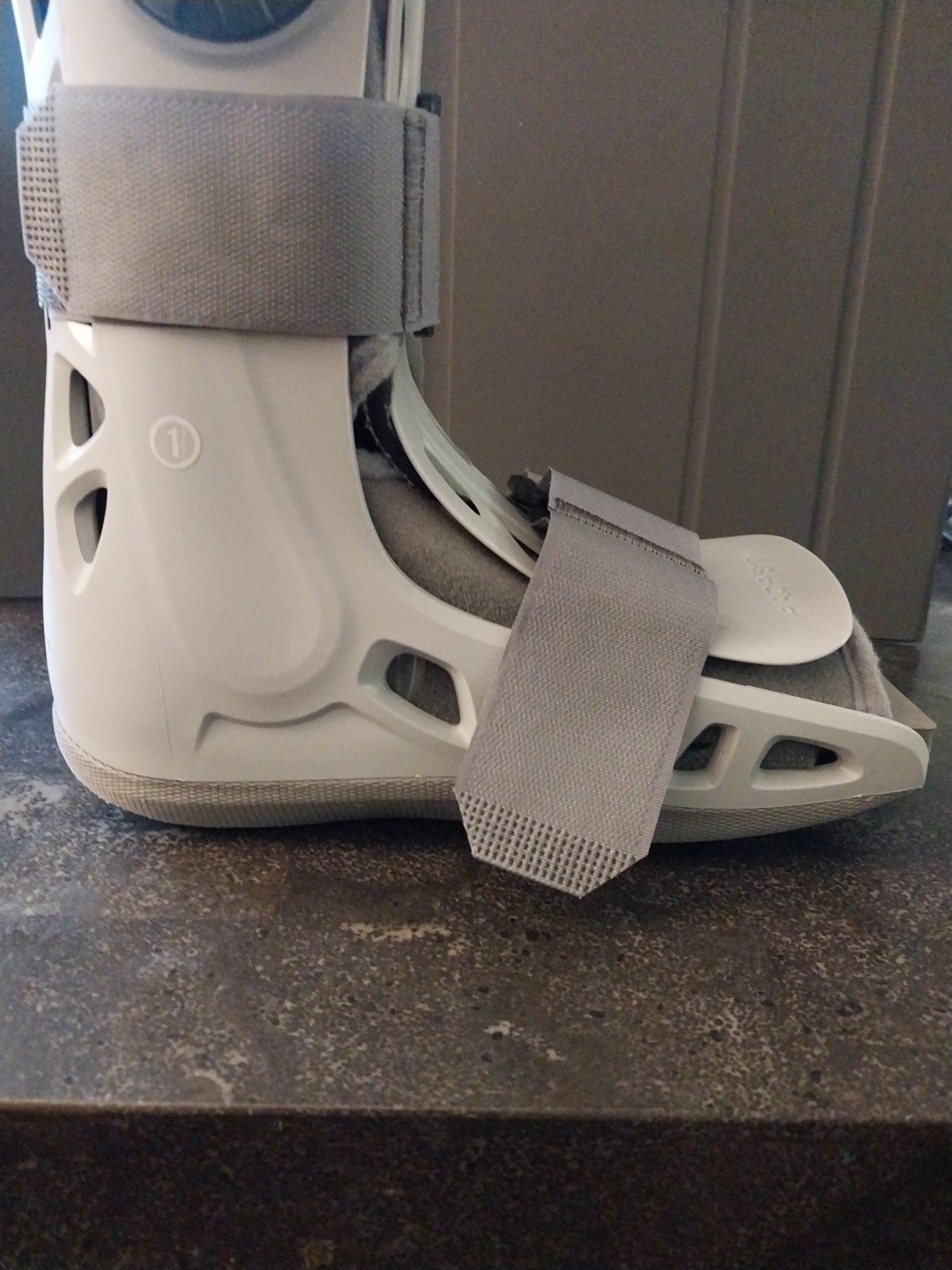 Aircast DJO AirSelect Medium Gray Walker Brace and Walking Boot Aircast-Small