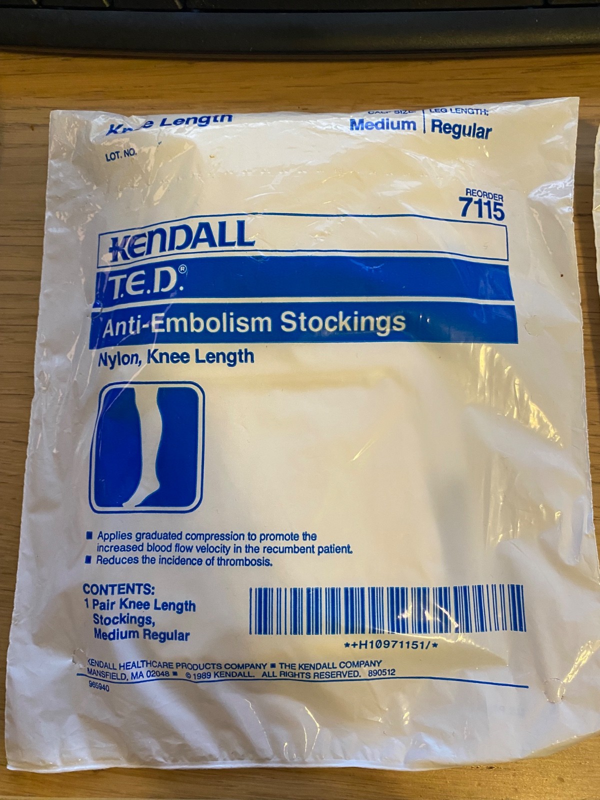 Lot Of 2 Kendall TED Anti-Embolism Stockings Size Medium Regular Knee Length