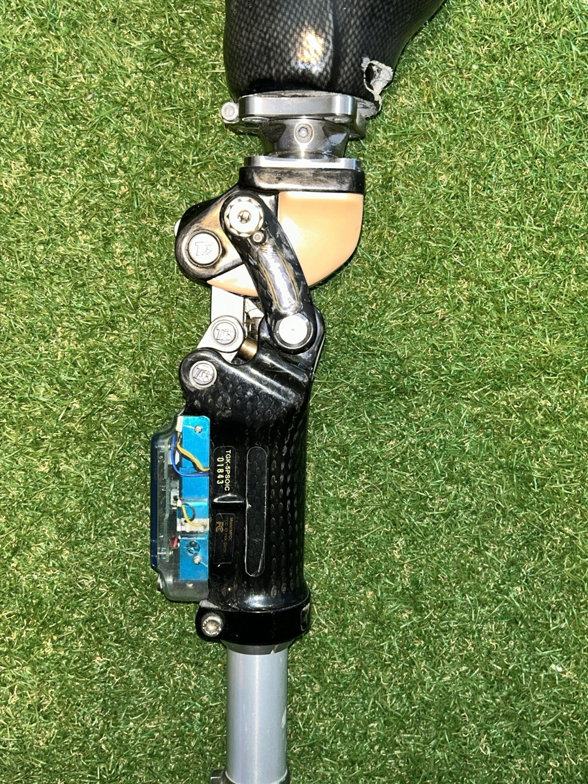 DAW Industries SLK Prosthetic leg. graph lite prosthetic knee