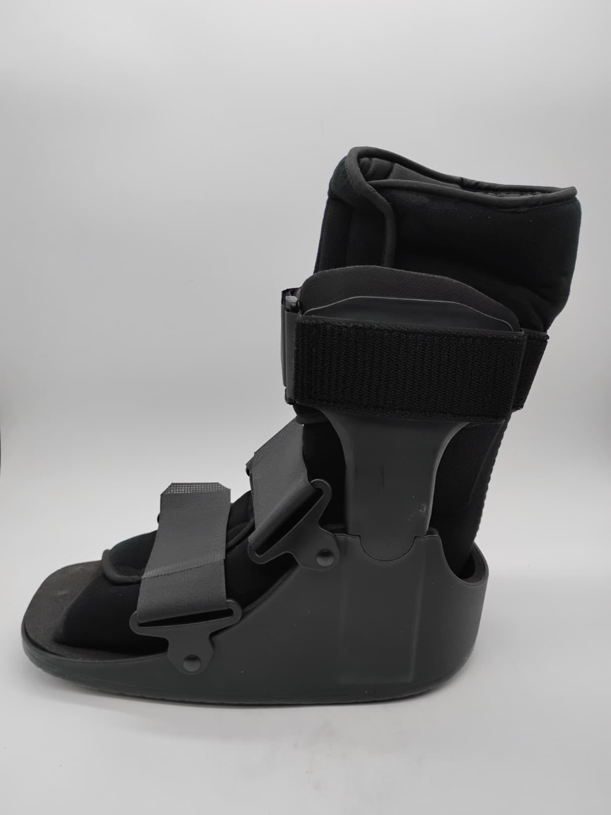 United Ortho Short Air Cam Walker Fracture Medical Recovery Boot, Medium Black
