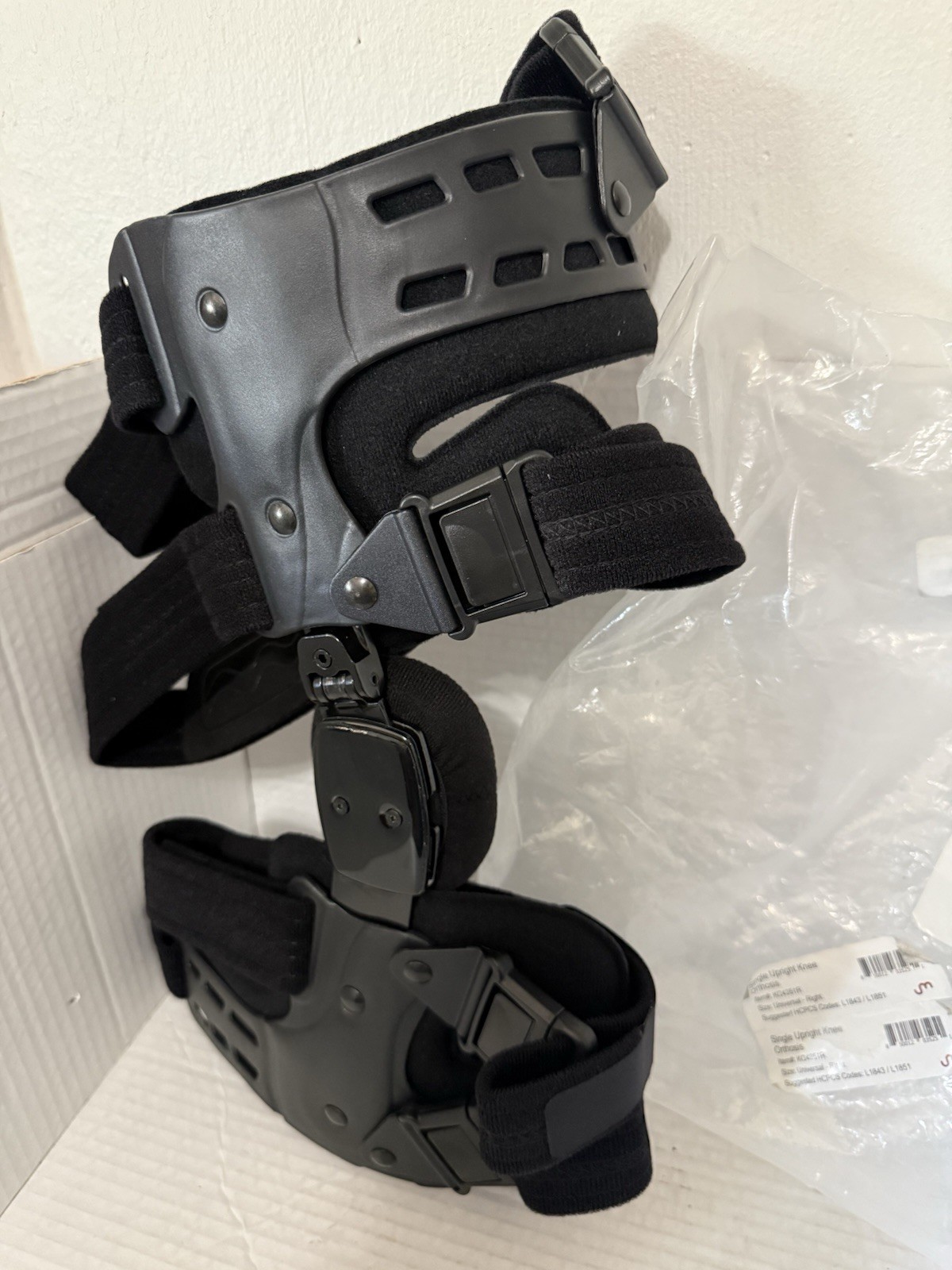 Unite Medical Single Upright Knee Support Right Orthosis #KO4351R Black NEW