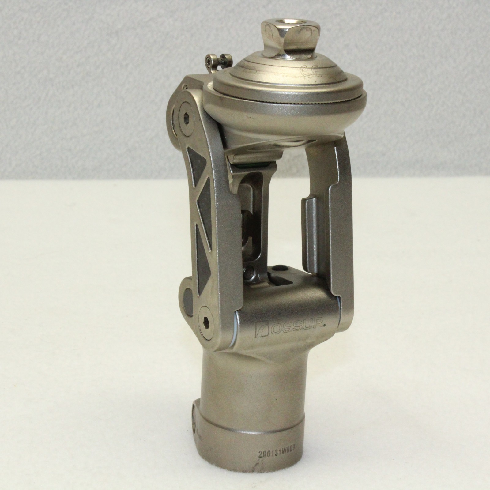 EXCELLENT OSSUR OFM1 BALANCE MECHANICAL POLYCENTRIC PROSTHETIC KNEE SYSTEM