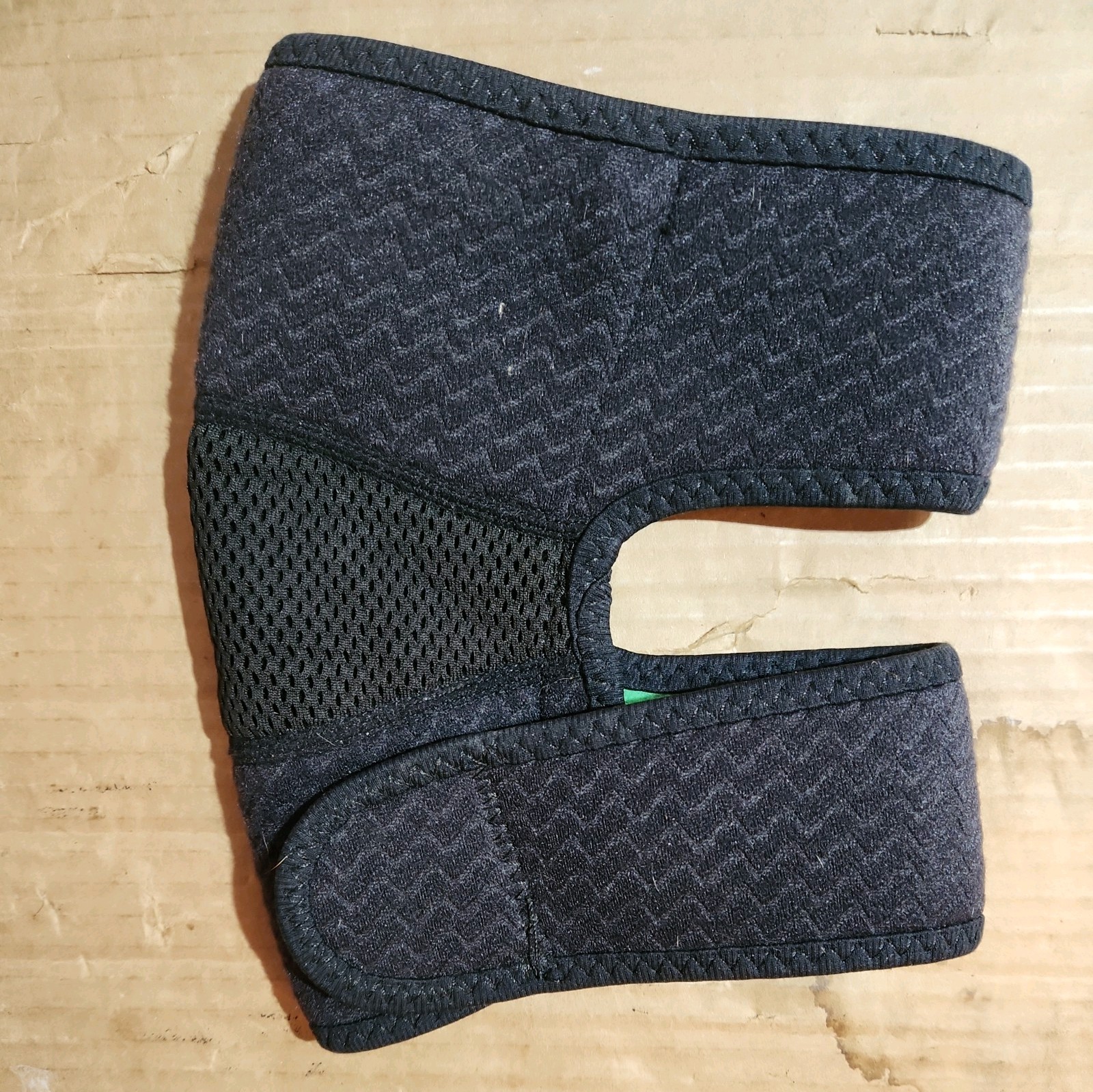 Mueller Adjustable Elbow Support – Size Fits: 7″ to 15″ Black B78147 Pre-Owned