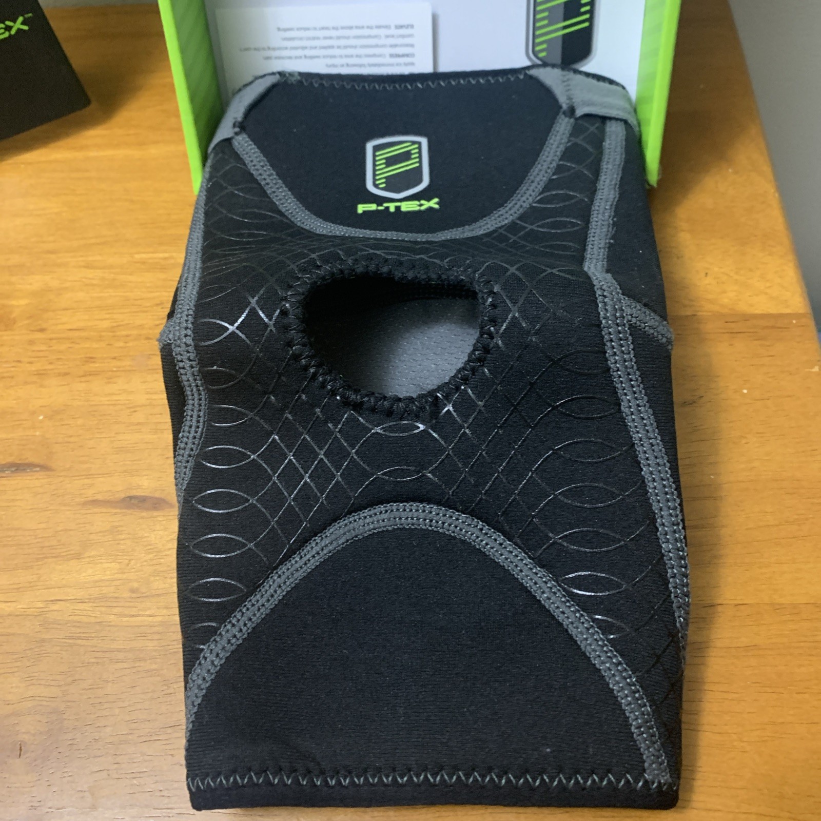 P-TEX ** PRO KNEE SLEEVE ** ” P-TEXK200″ SMALL** BLACK **NEW** Open Patella