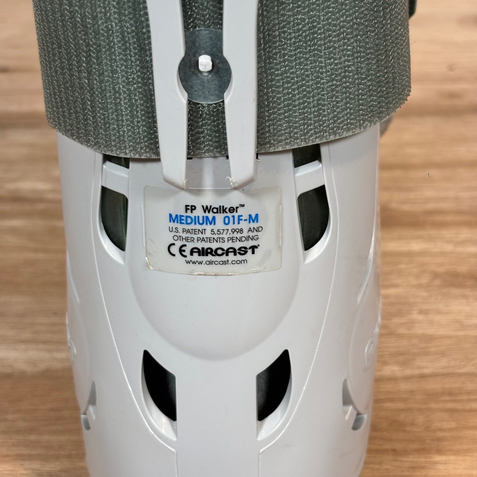 Aircast FP Walker 01F-M Medium Pneumatic Walking Boot Brace with Pump White Gray