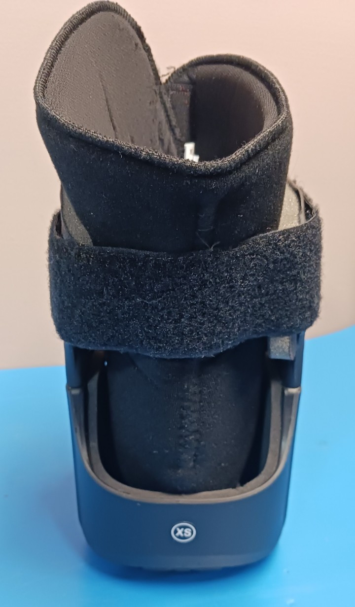 XS KIDS United Ortho Short Walker Fracture Boot, Extra Small, Black