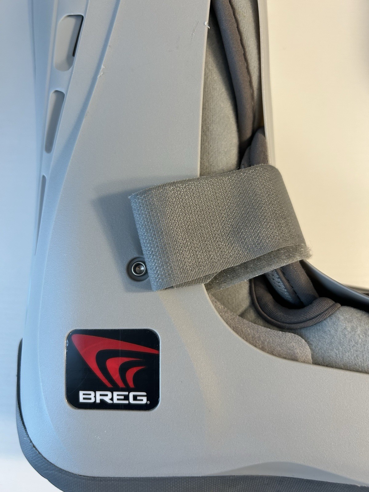BREG Walker Genesis 3 Strap Tall Boot Orthopedic Walker Boot Size Medium Gray