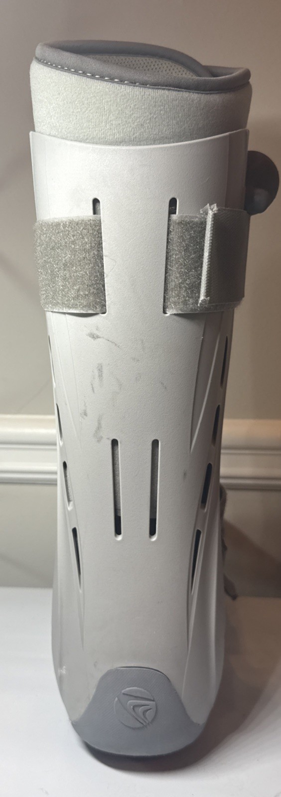Breg Genesis Full Shell Walker 4 Strap Tall Medium Pump Walking Boot Gray M