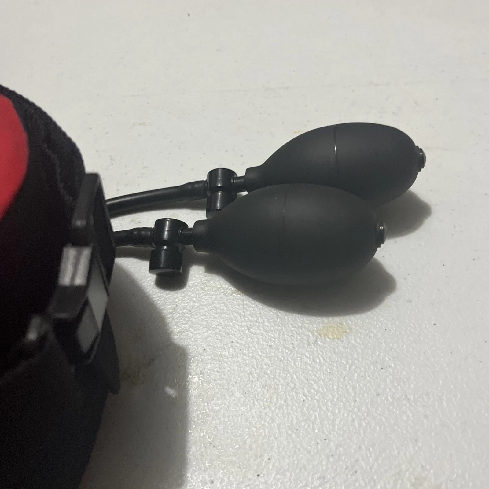 TracCollar INFLATABLE Cervical TRACTION, Small/Med. by Body Sport Sweden USED 2x