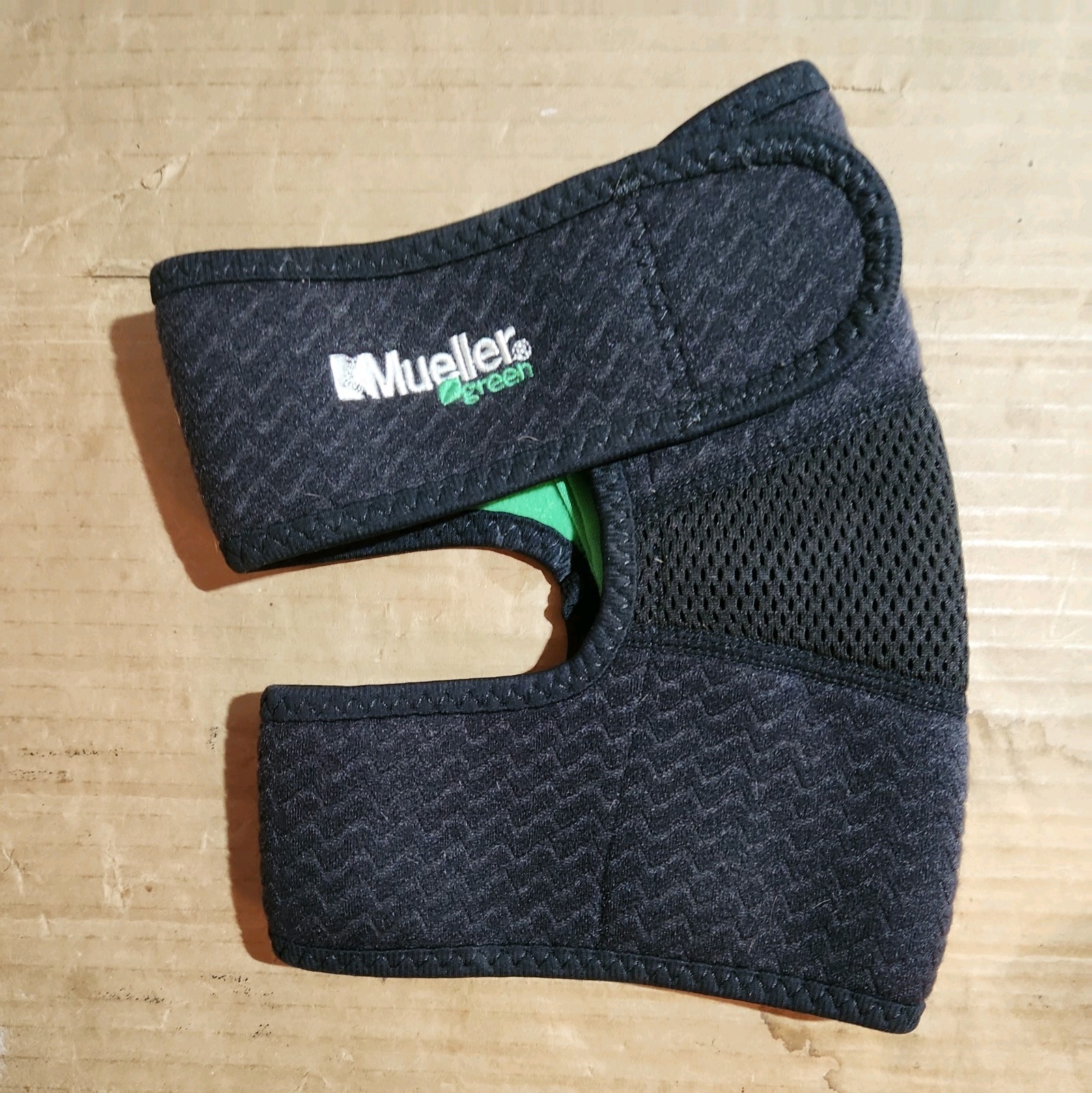 Mueller Adjustable Elbow Support – Size Fits: 7″ to 15″ Black B78147 Pre-Owned