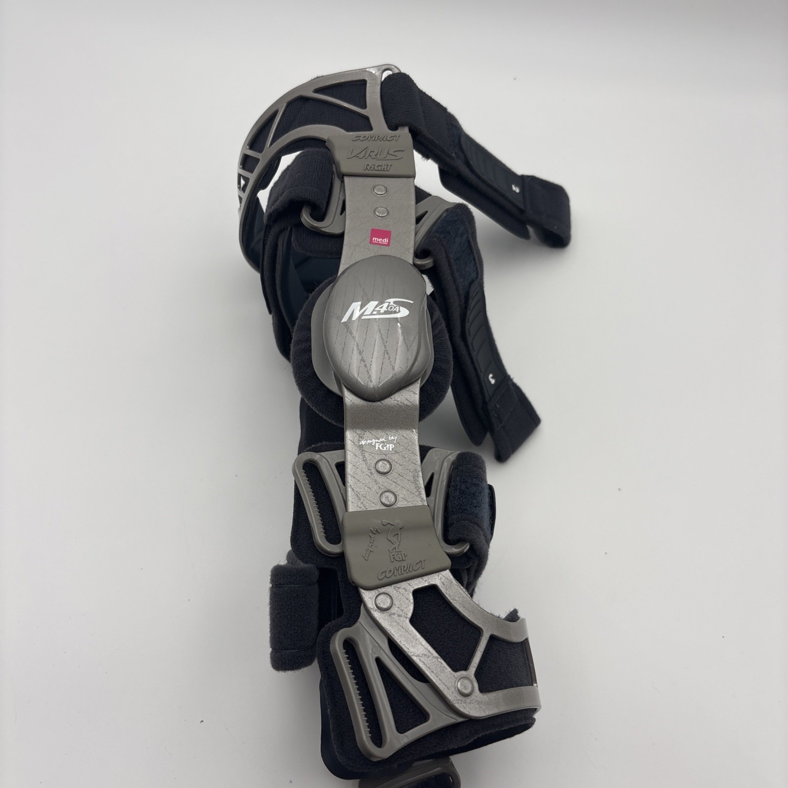 Medi M.4 OA Varus Right Small Compact Knee Brace Orthoarthritis Pain Relief
