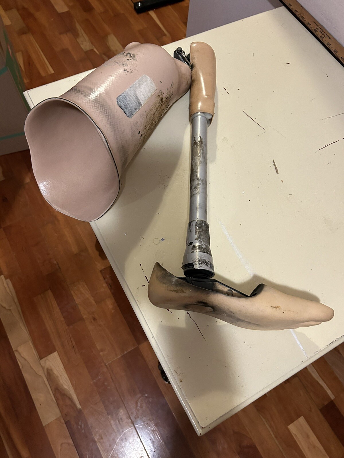 Vintage PROSTHETIC LEG LEFT FOOT FULL LEG Above Knee THIGH 10.5″ foot