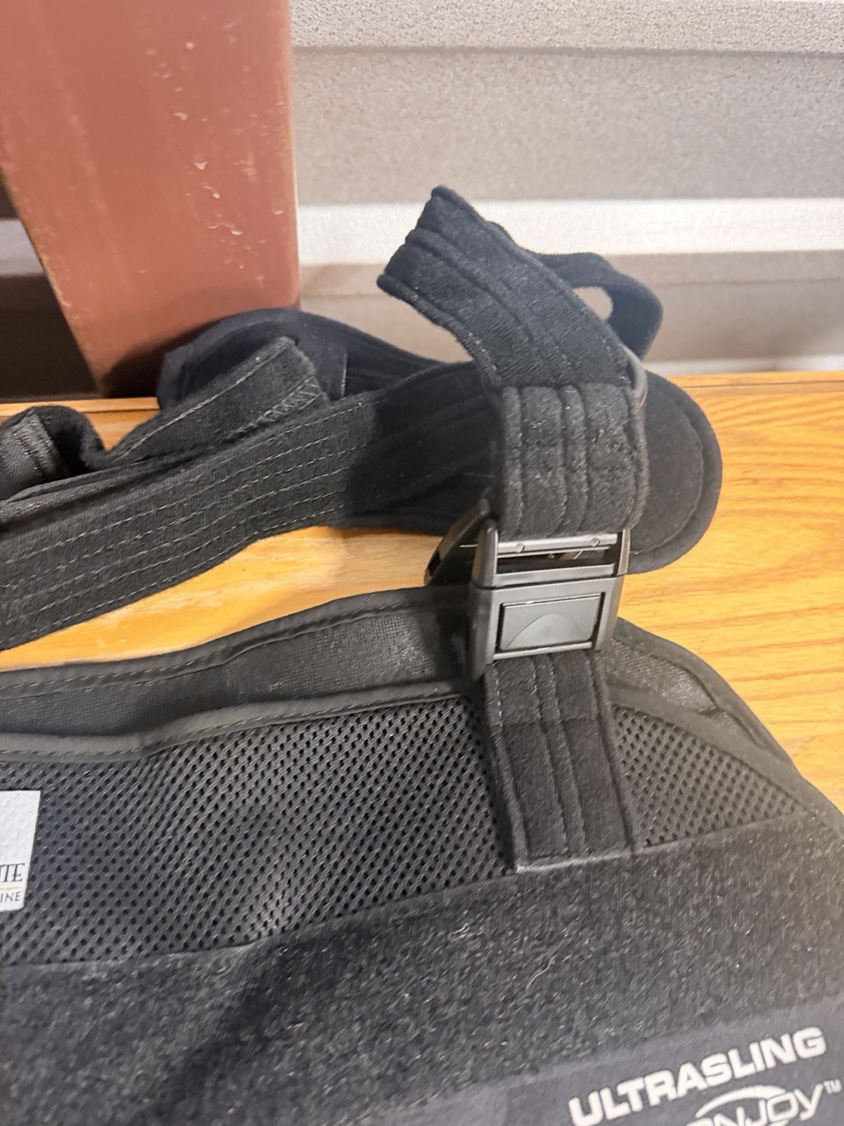 DonJoy Ultra Sling III Adjustable Shoulder Support-No Pillow or Ball Medium sz