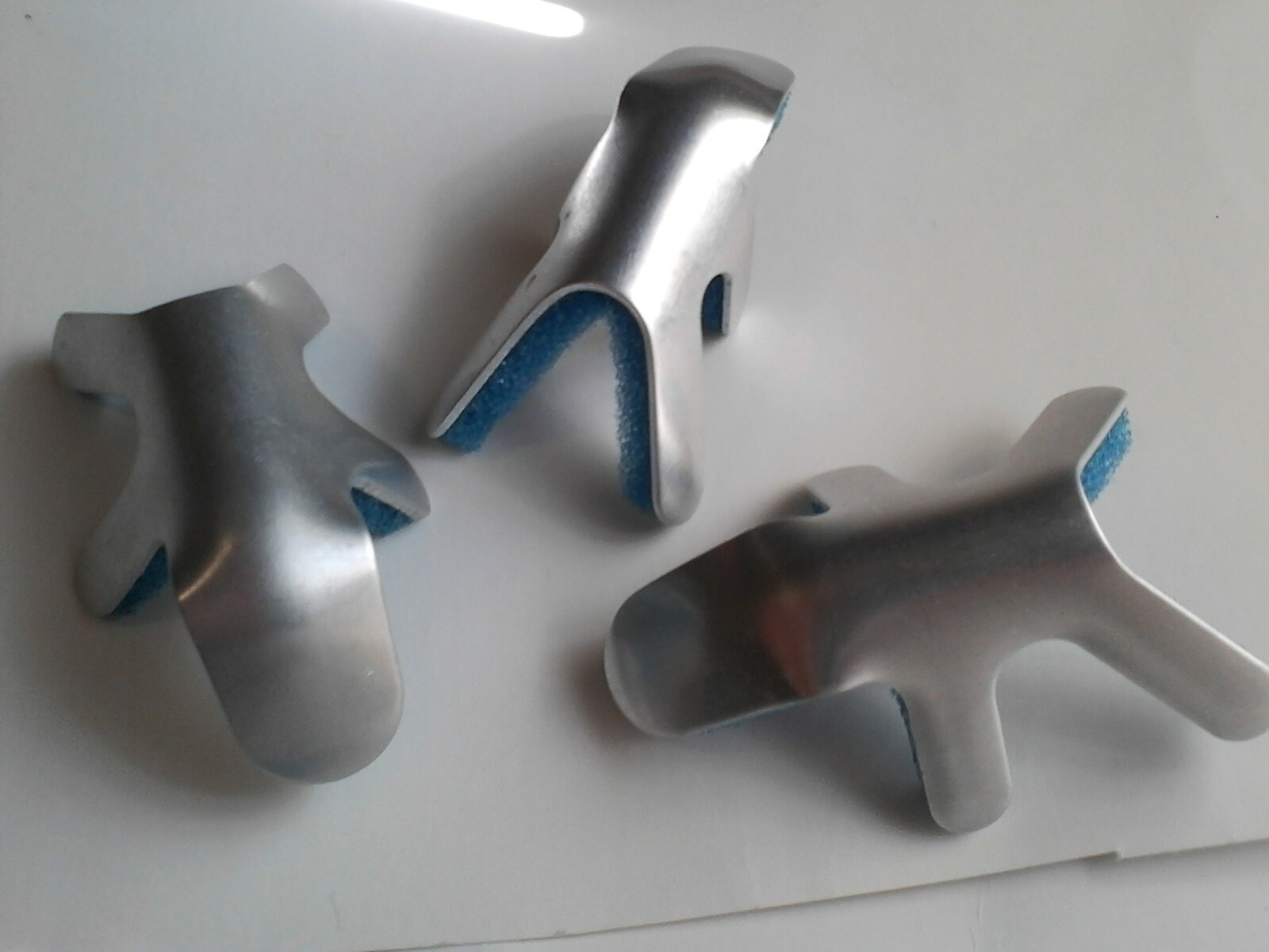 (Bundle!) 11 Frog/Toad Style Aluminum Finger Splints (Blue Foam) – (Never Used!)