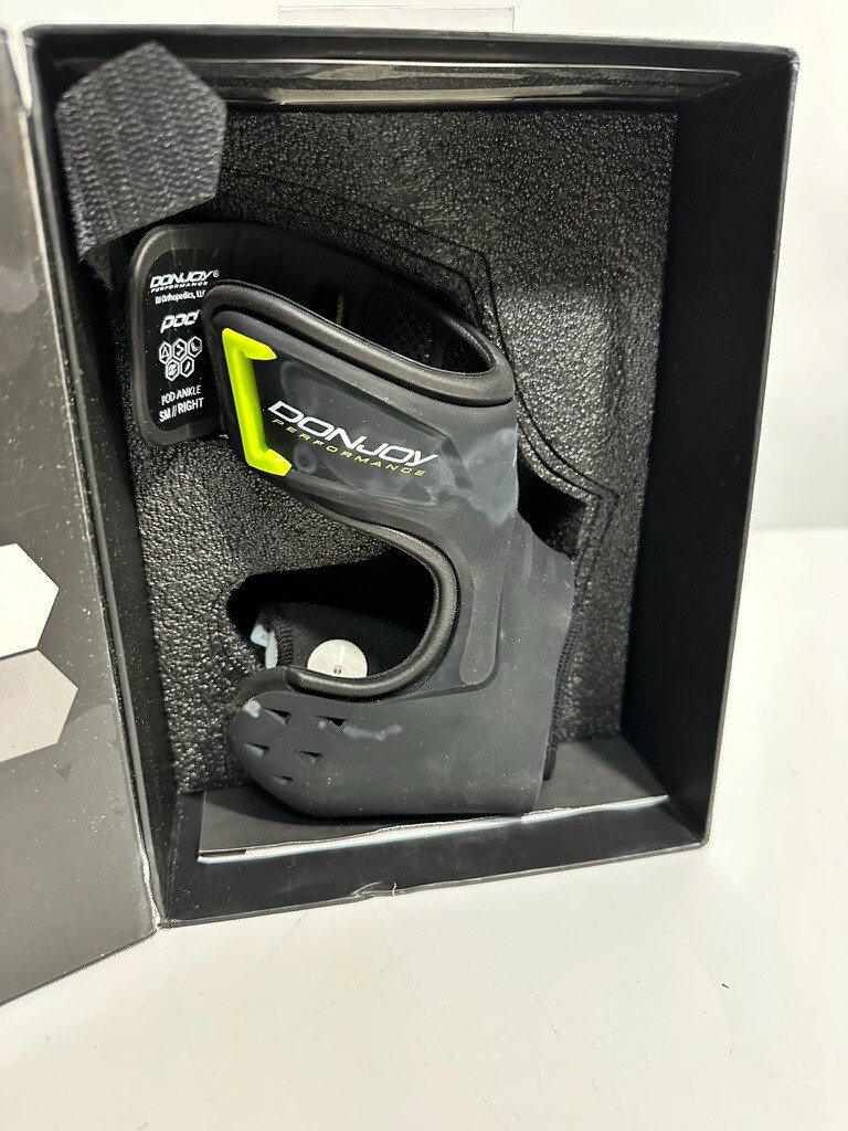 DonJoy Performance Pod Ankle Brace (Right/Large/Black)