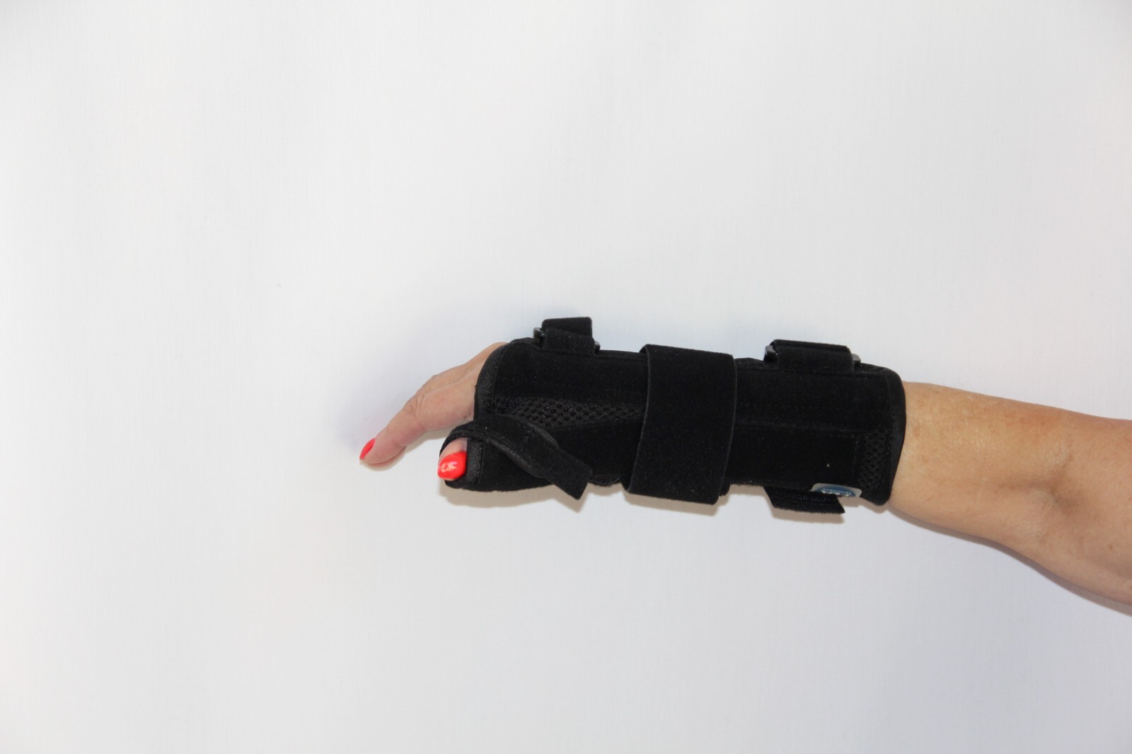 New with Tags Pro-Lite 8” Wrist Brace with Abducted Thumb. Size S/M Right Hand