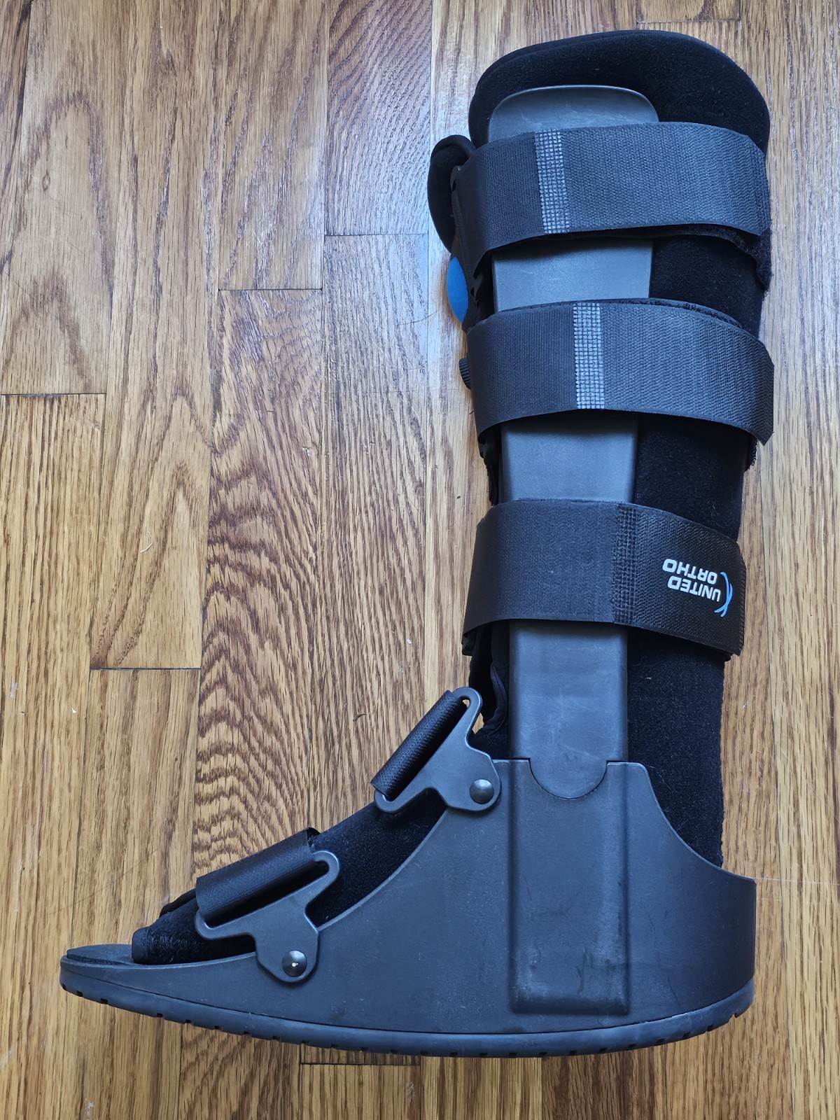United Ortho Air Cam Walker Fracture Boot, Medium, Black