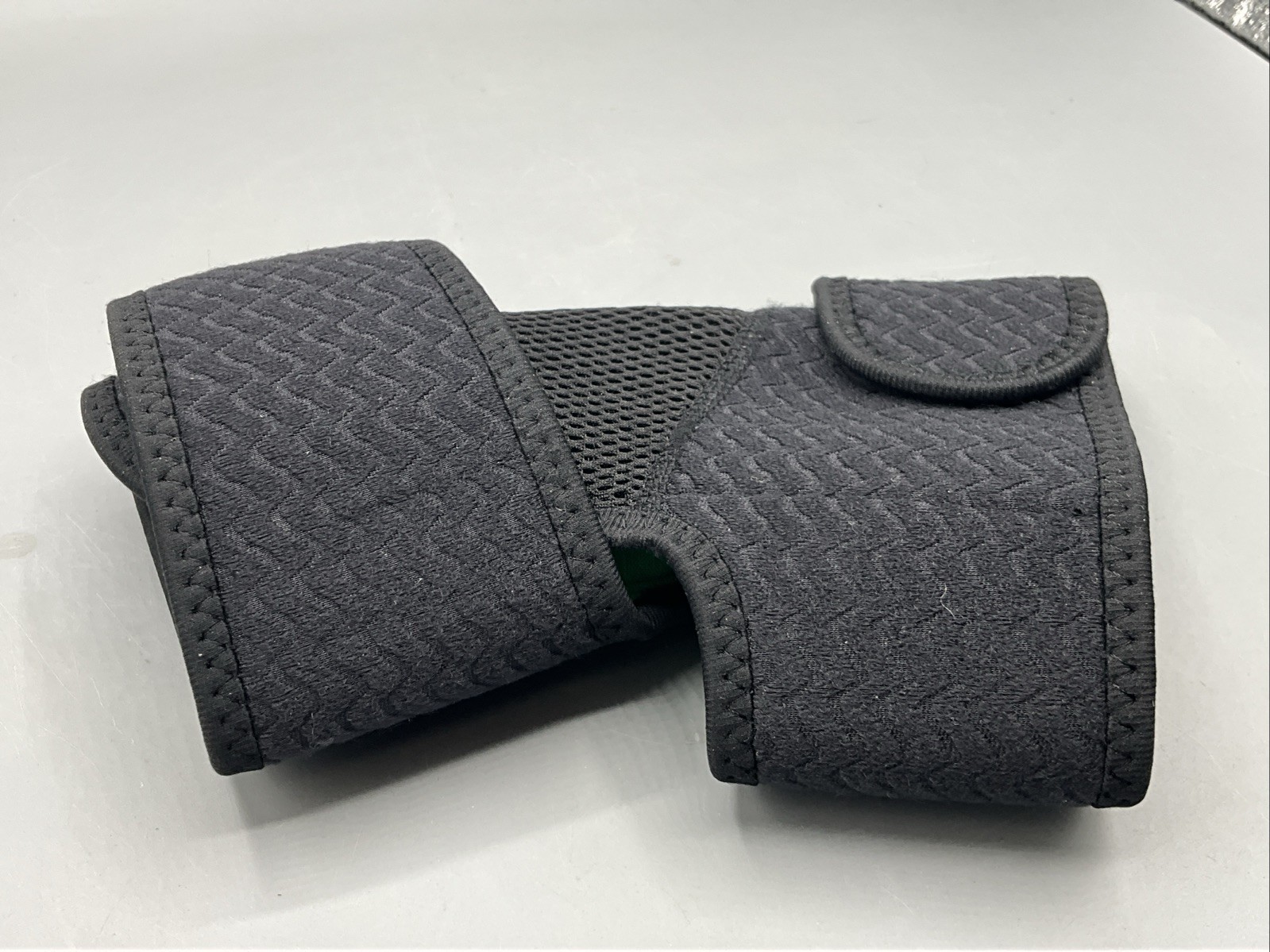 Mueller Adjustable Elbow Support, Black, One Size 878147