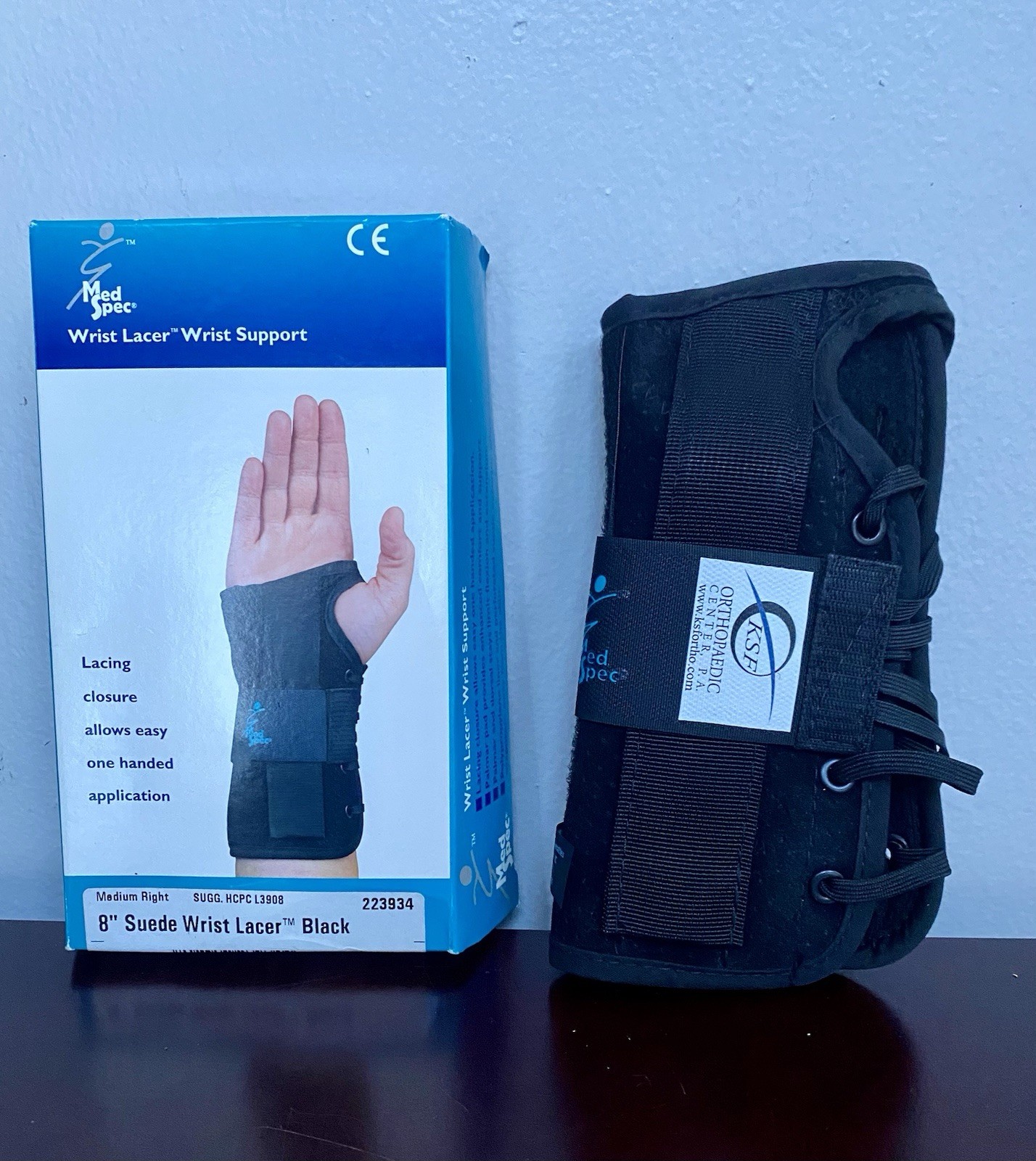 Med Spec Wrist Lacer Wrist Support 8″ Medium Right 223934 New
