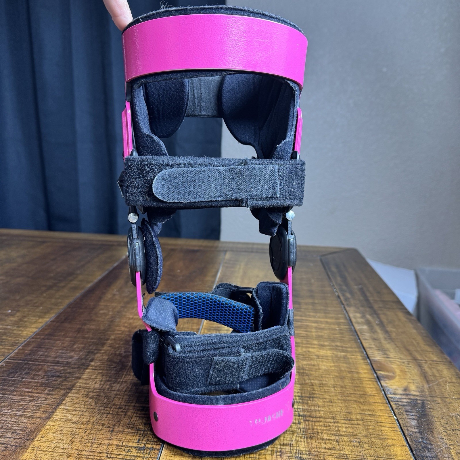 Townsend Rebel Motion Hinge Left Knee Brace Size Small Adjustable Pink (E1)