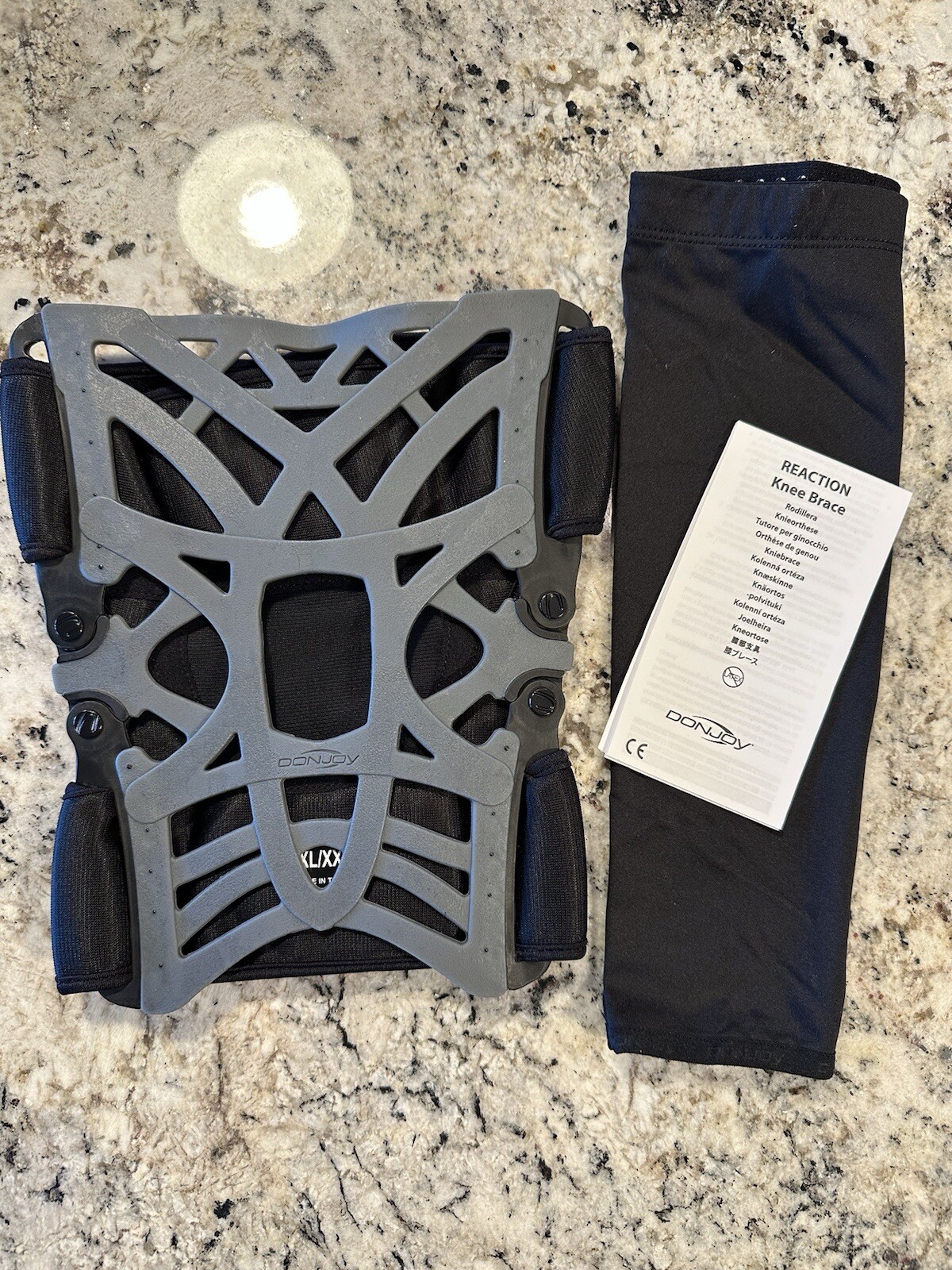 Knee Brace Gray Size: XS/S Donjoy Reaction 11-0215-2 With Sleeve. Brand New!