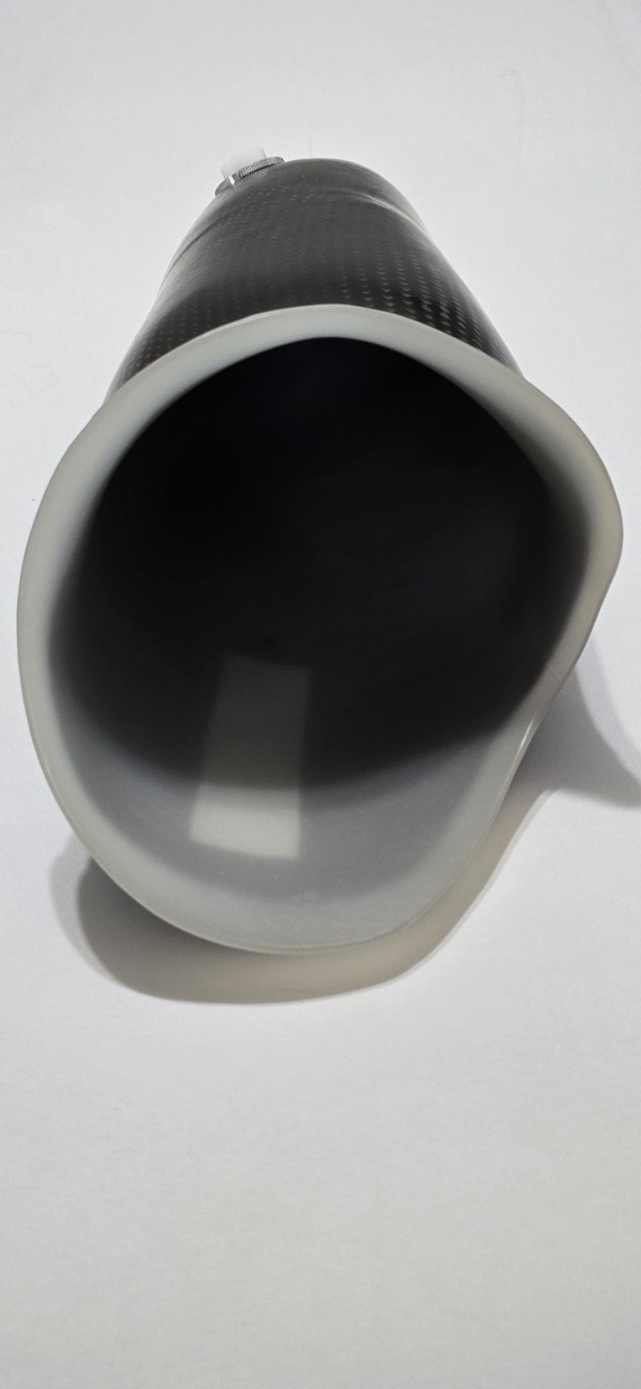 Socket de Fibra de Carbono With Adapter For Coupling In Excellent Condition.