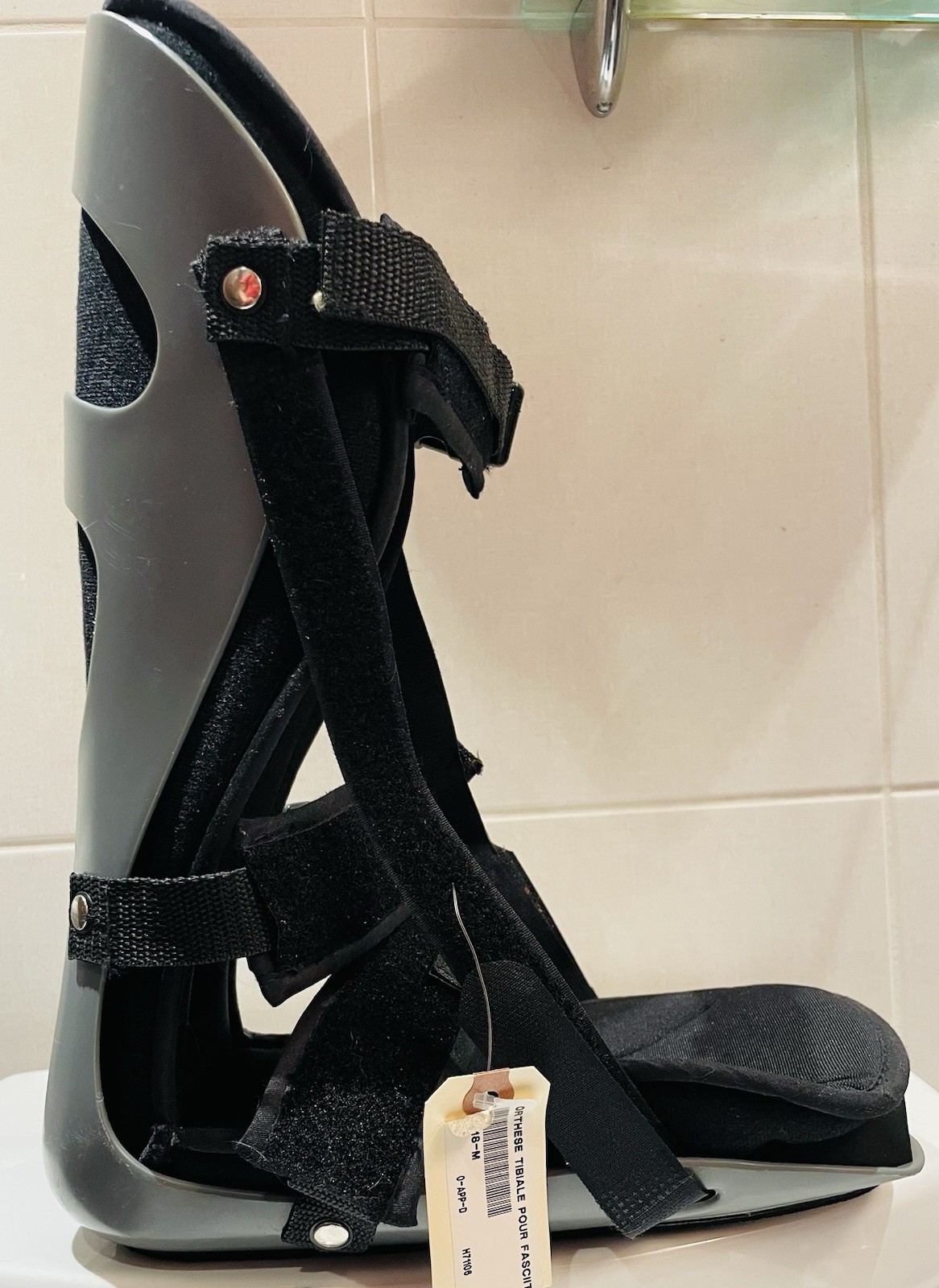 Night Splint For Plantares Fasciitis,boot hard shell Size M (New)