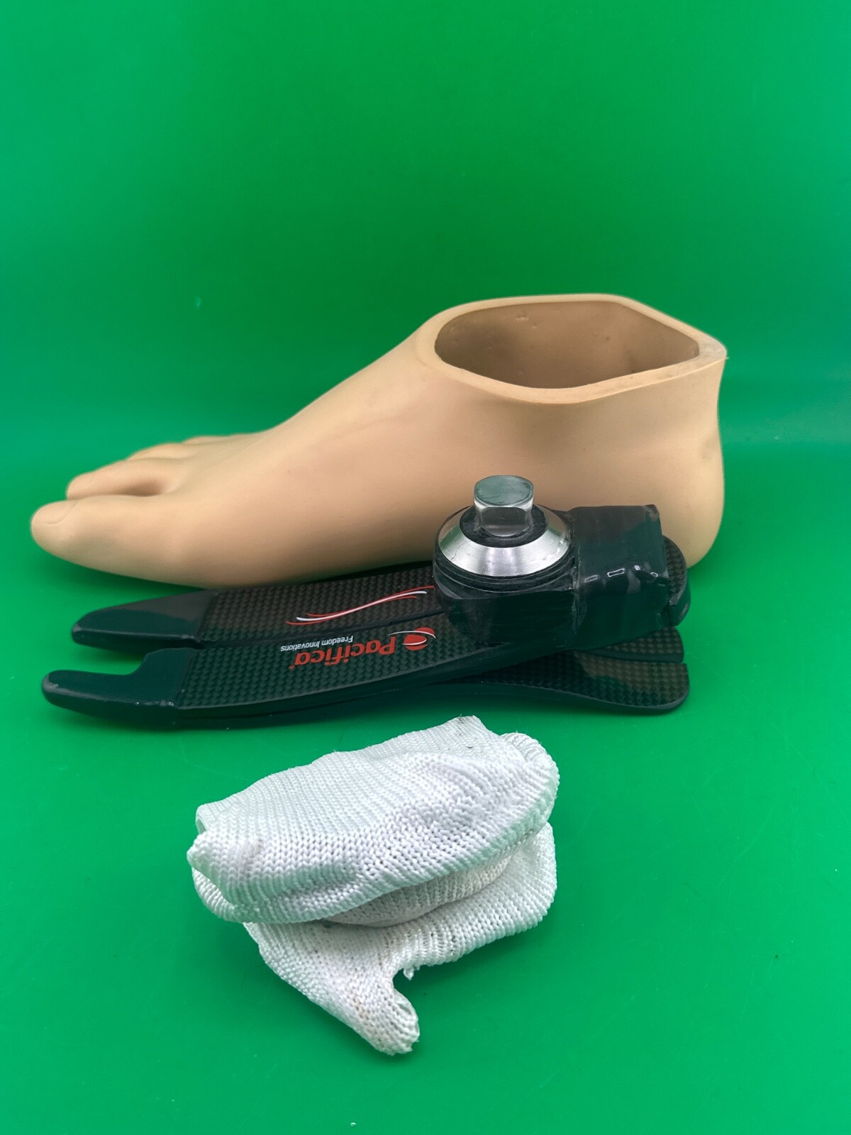 Freedom Innovations Pacifica Prosthetic Foot. Size 24. Category 3, Right Foot