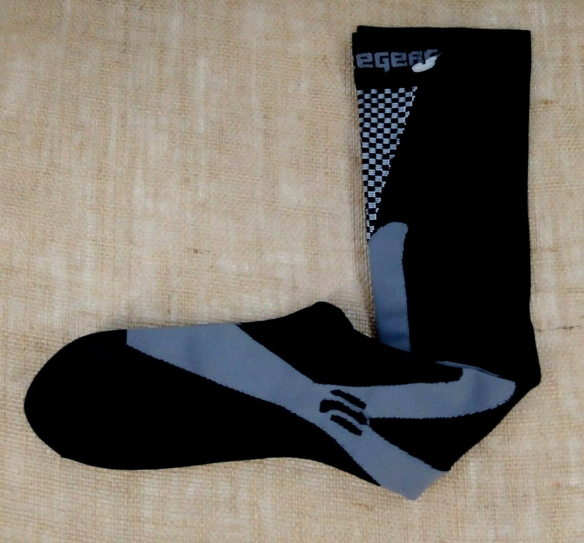 SQUEEZEGEAR COMPRESSION SOCKS SIZE L/XL Black Blood Better Circulation NEW