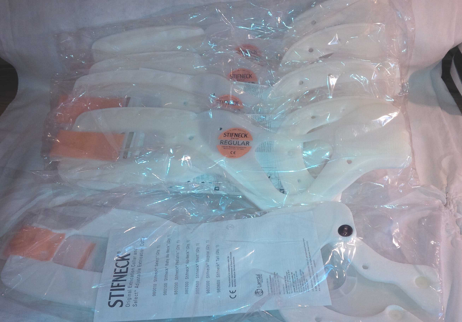 LOT OF 5 (FIVE) New LAERDAL 980500 Stifneck Regular Extrication Collar ADULT