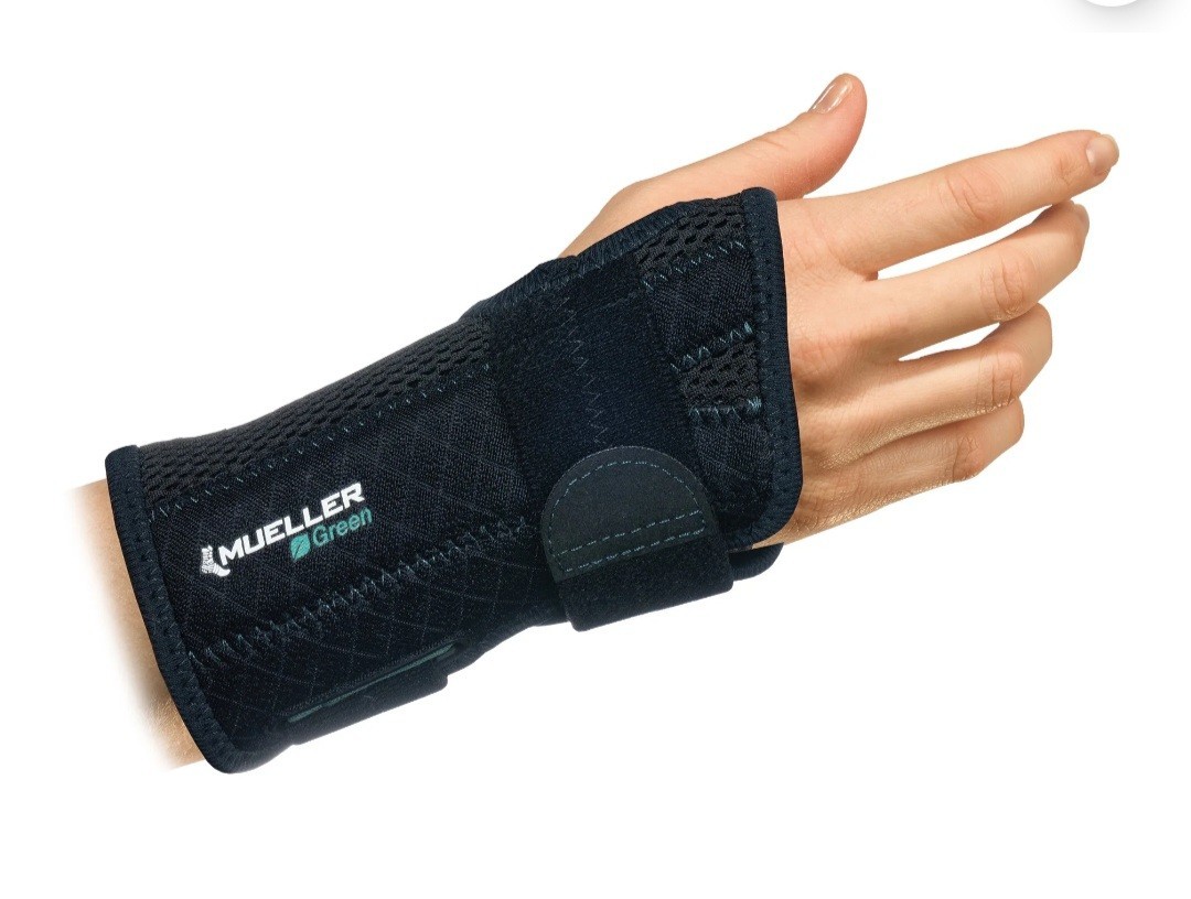 Mueller Sports Medicine Green Right Wrist Brace OSFM Black