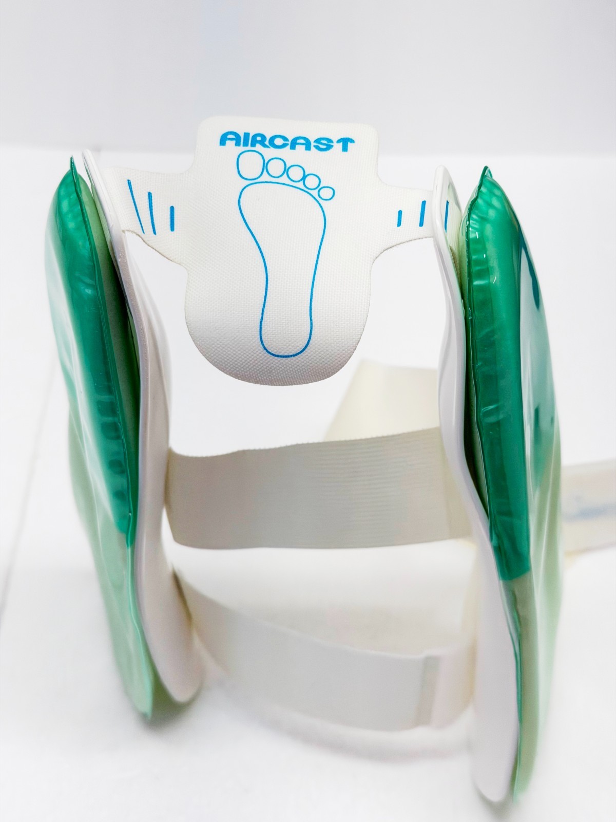 Aircast Air-Stirrup Trainer Ankle Brace Right Medium 02BR Support Rigid Gel Whit